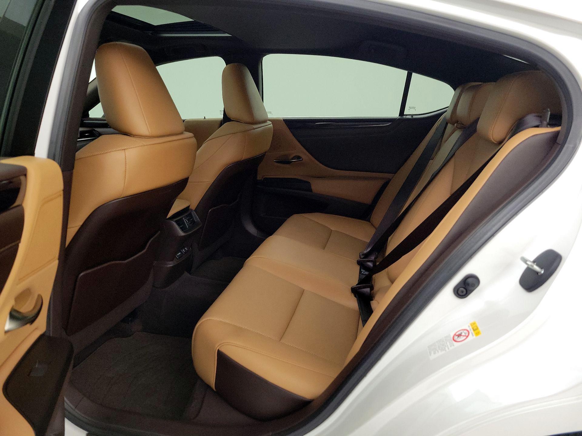 Thumbnail: 2019 Lexus ES - 19