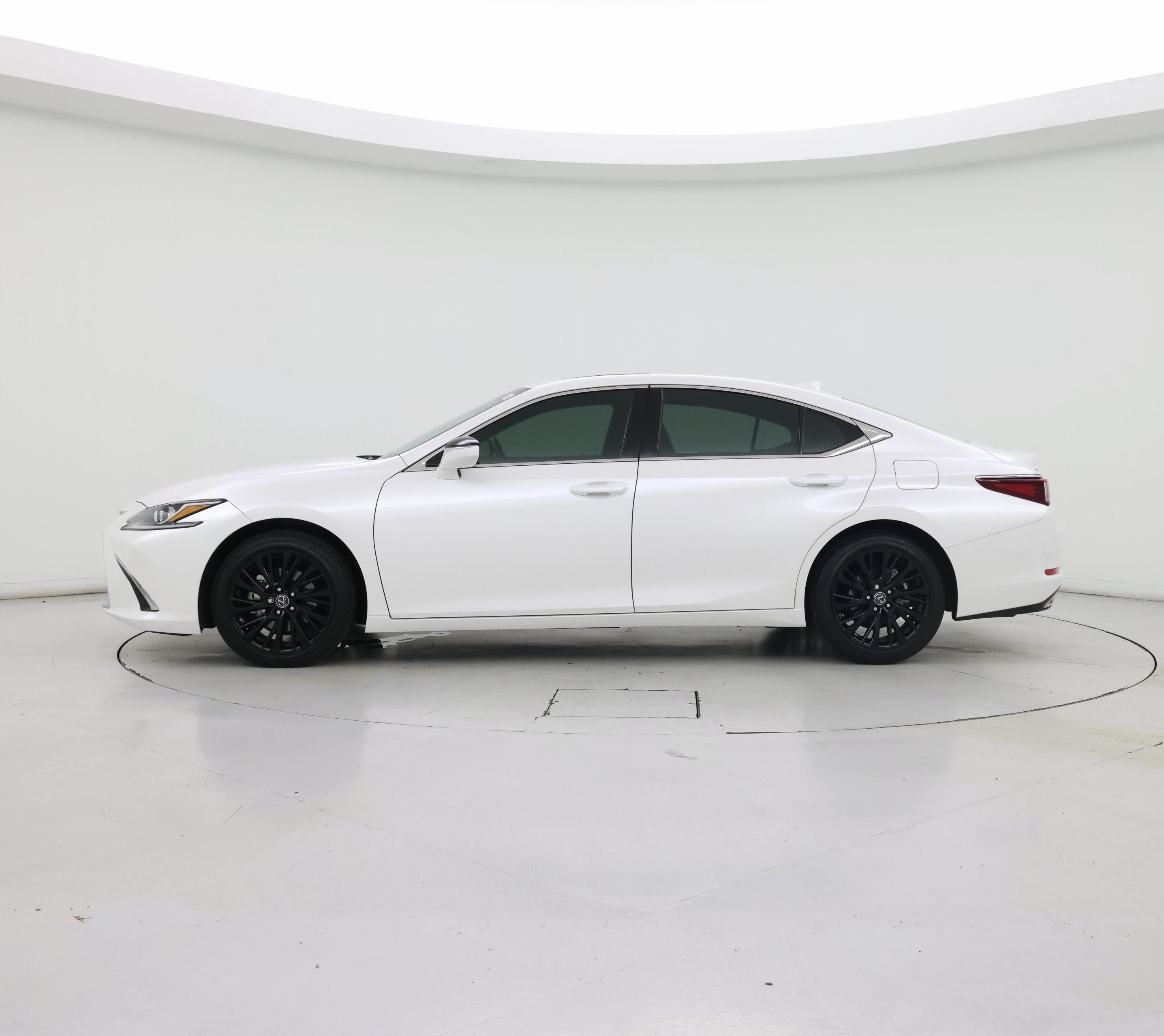 Thumbnail: 2019 Lexus ES - 3