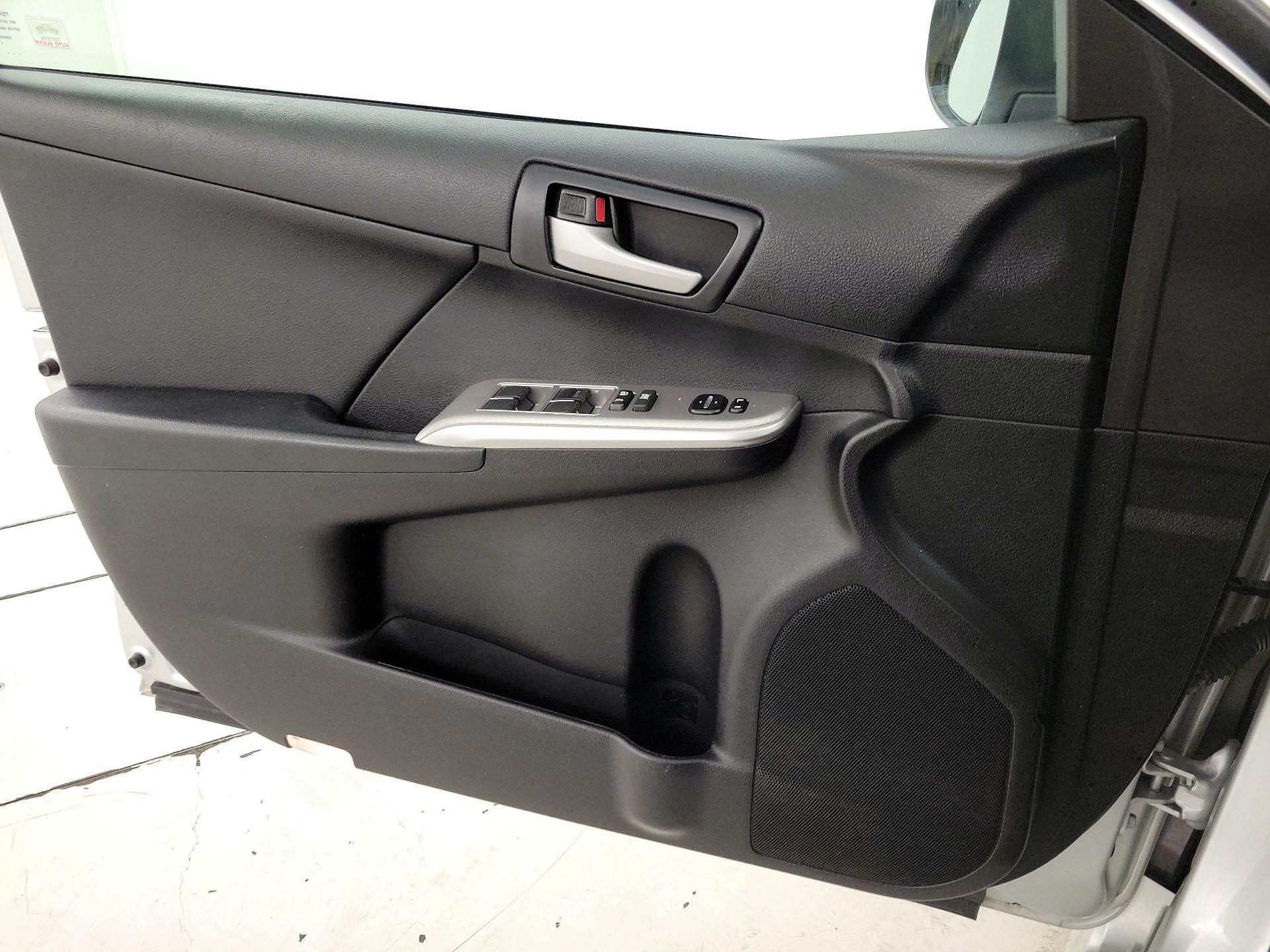 Thumbnail: 2014 Toyota Camry - 12