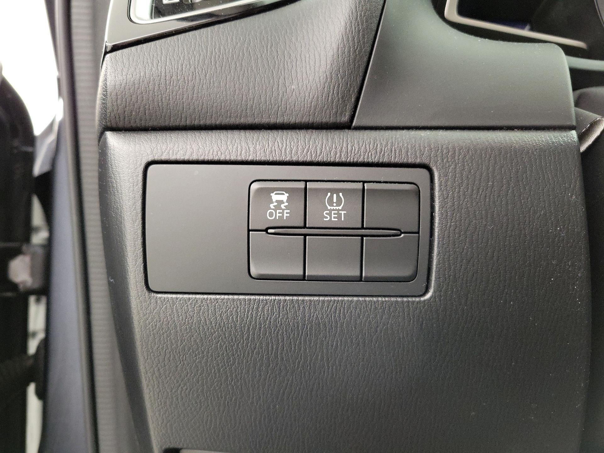 Thumbnail: 2014 Mazda Mazda3 - 13