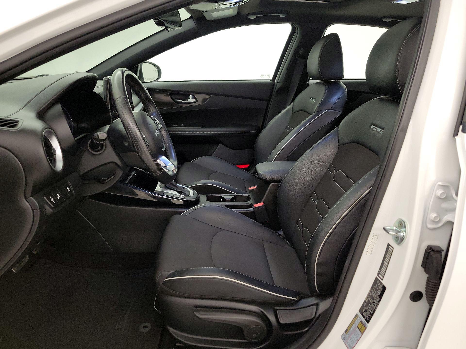 Thumbnail: 2022 Kia Forte - 11