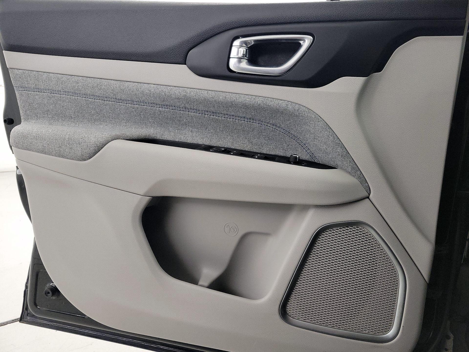 Thumbnail: 2023 Jeep Compass - 12