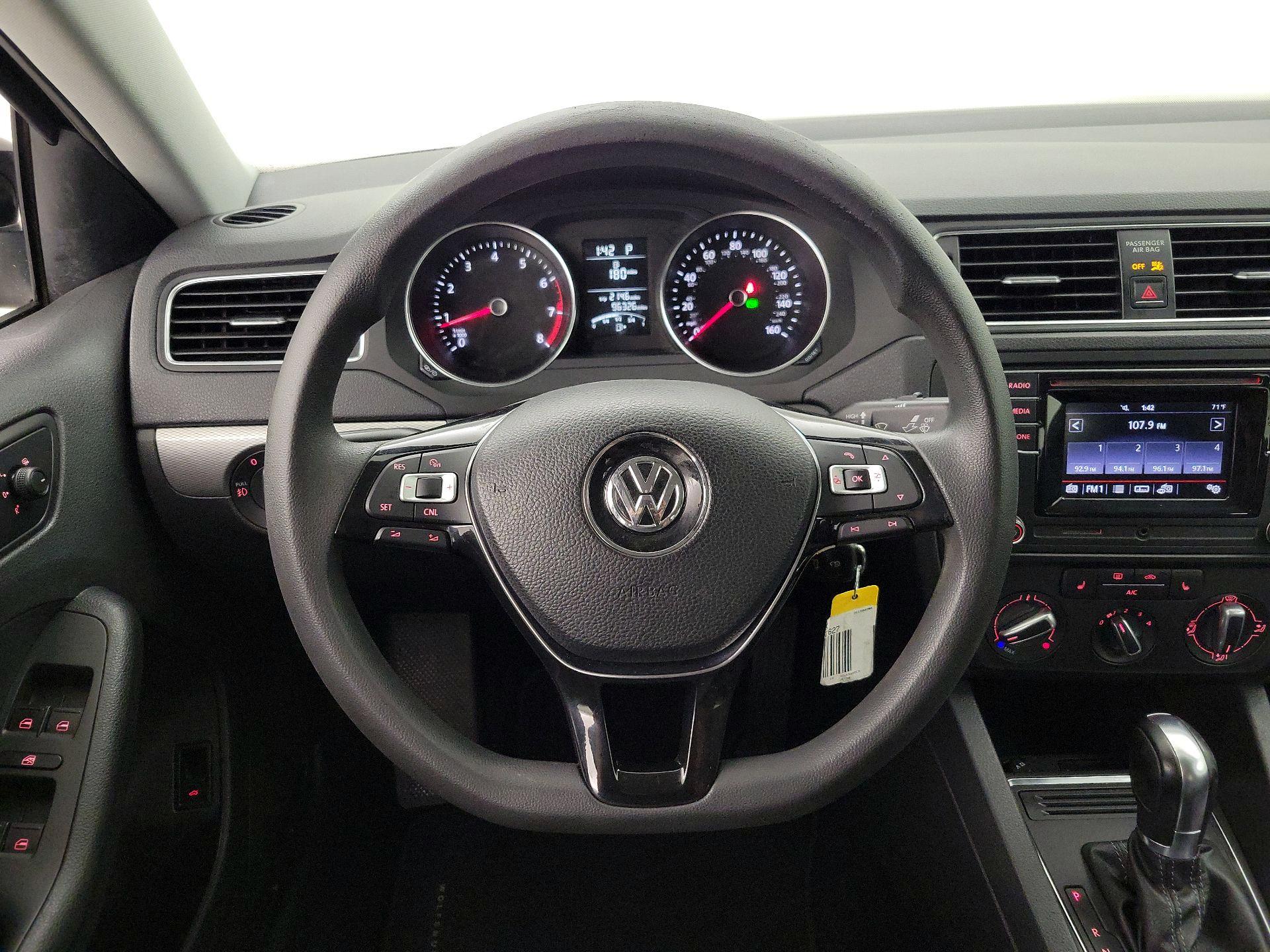 Thumbnail: 2018 Volkswagen Jetta - 10