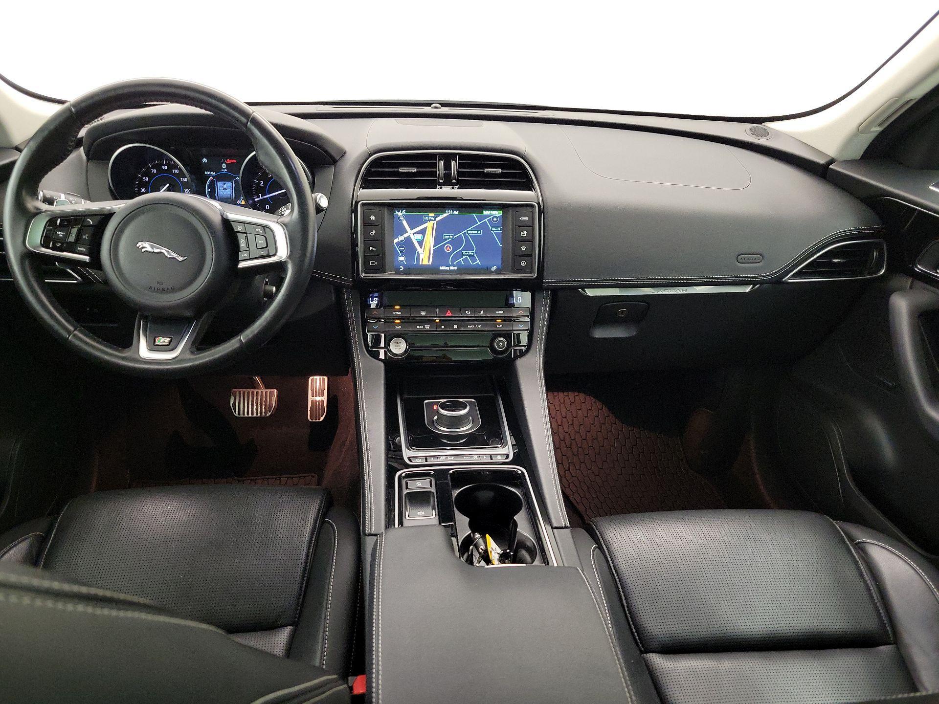 Thumbnail: 2018 Jaguar F-Pace - 9