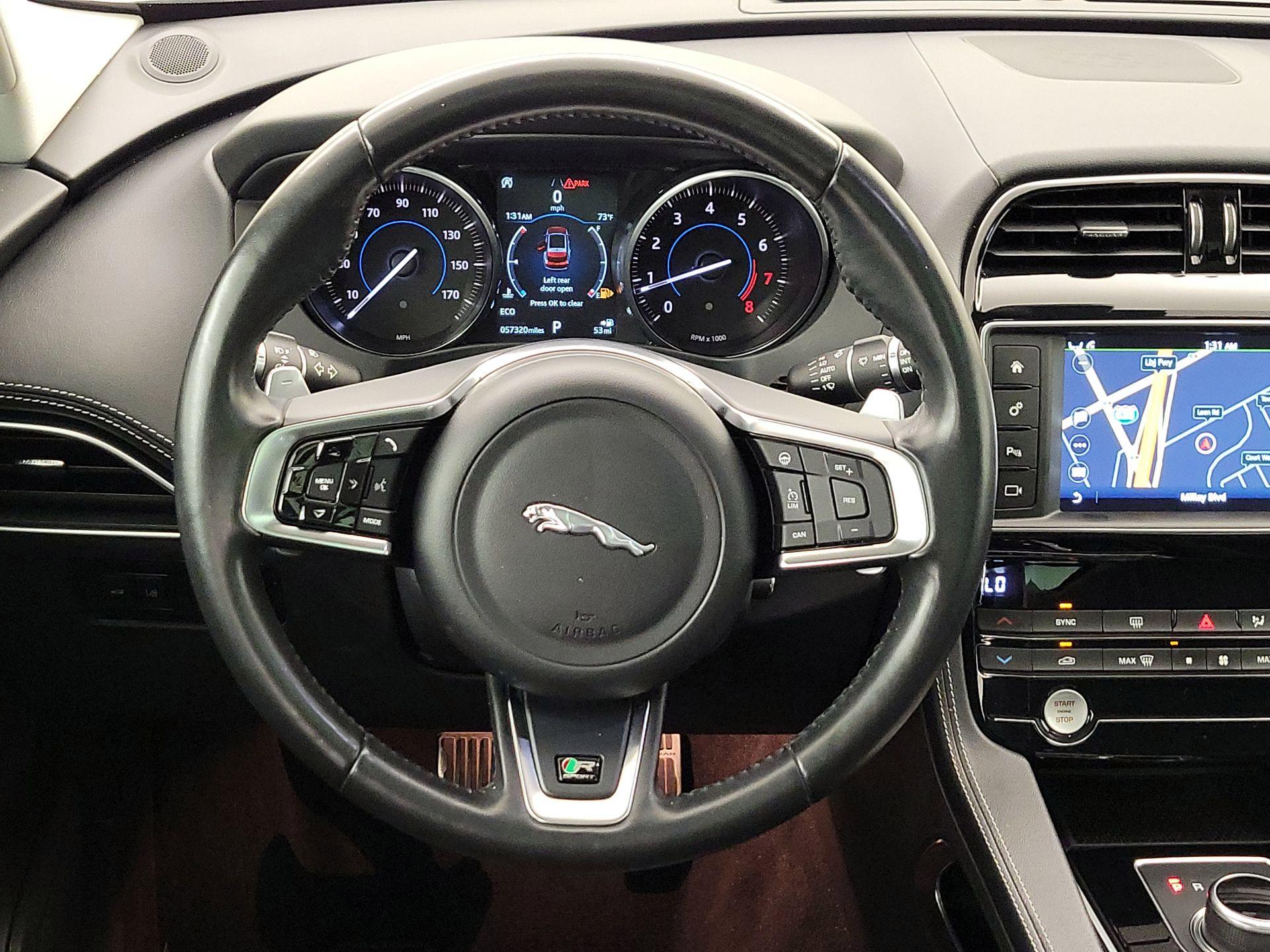 Thumbnail: 2018 Jaguar F-Pace - 10