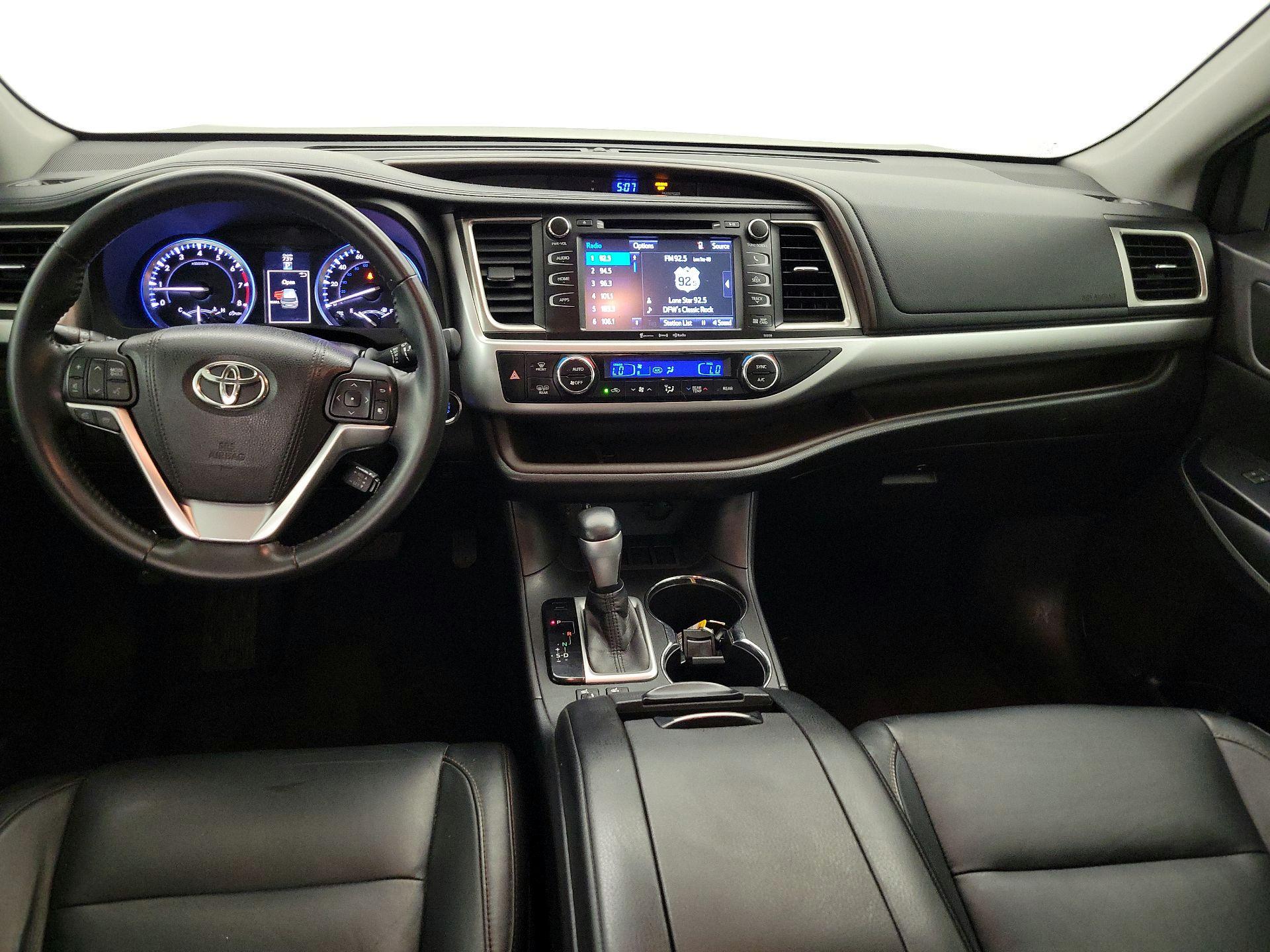 Thumbnail: 2016 Toyota Highlander - 9