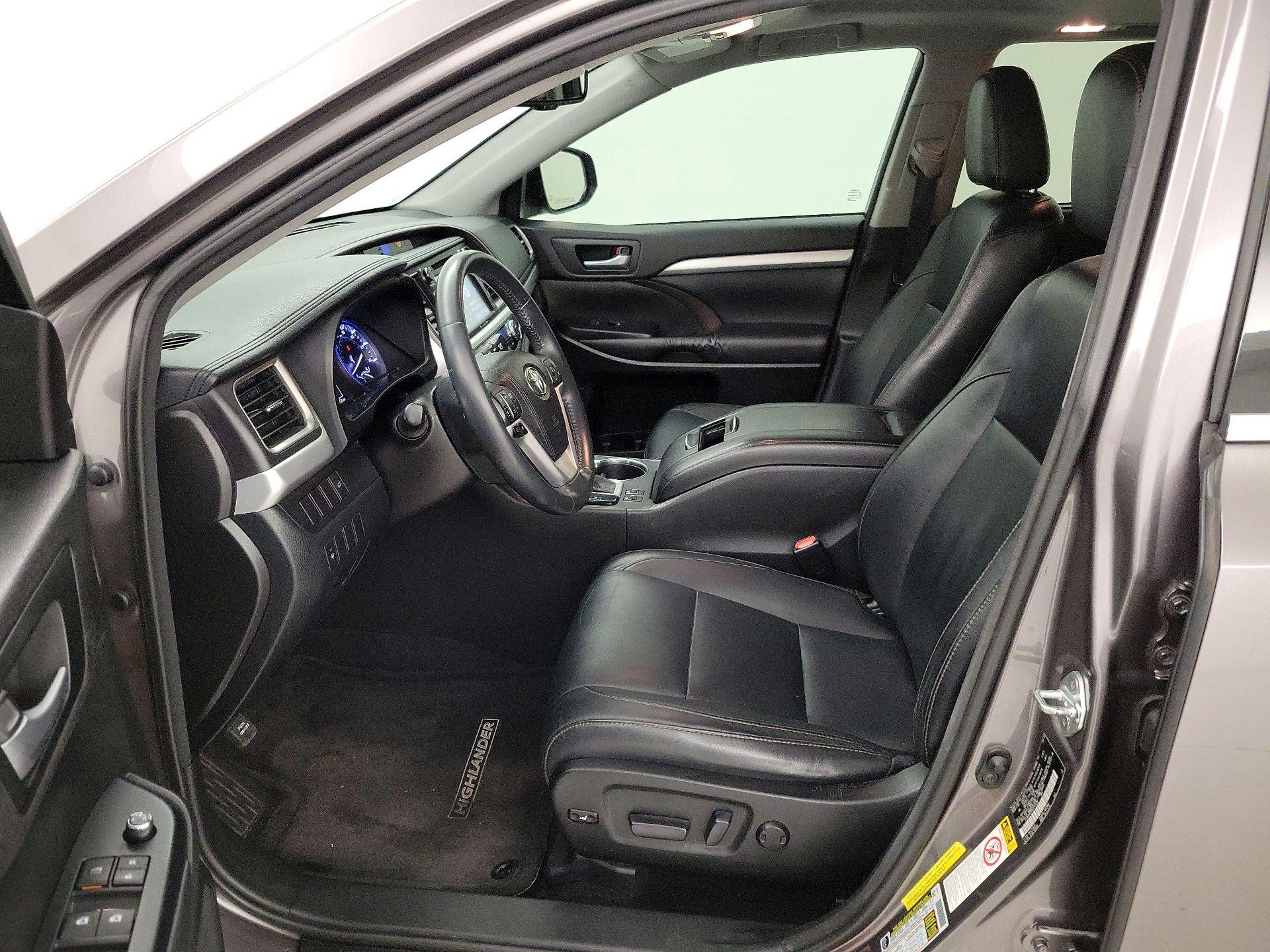 Thumbnail: 2016 Toyota Highlander - 11