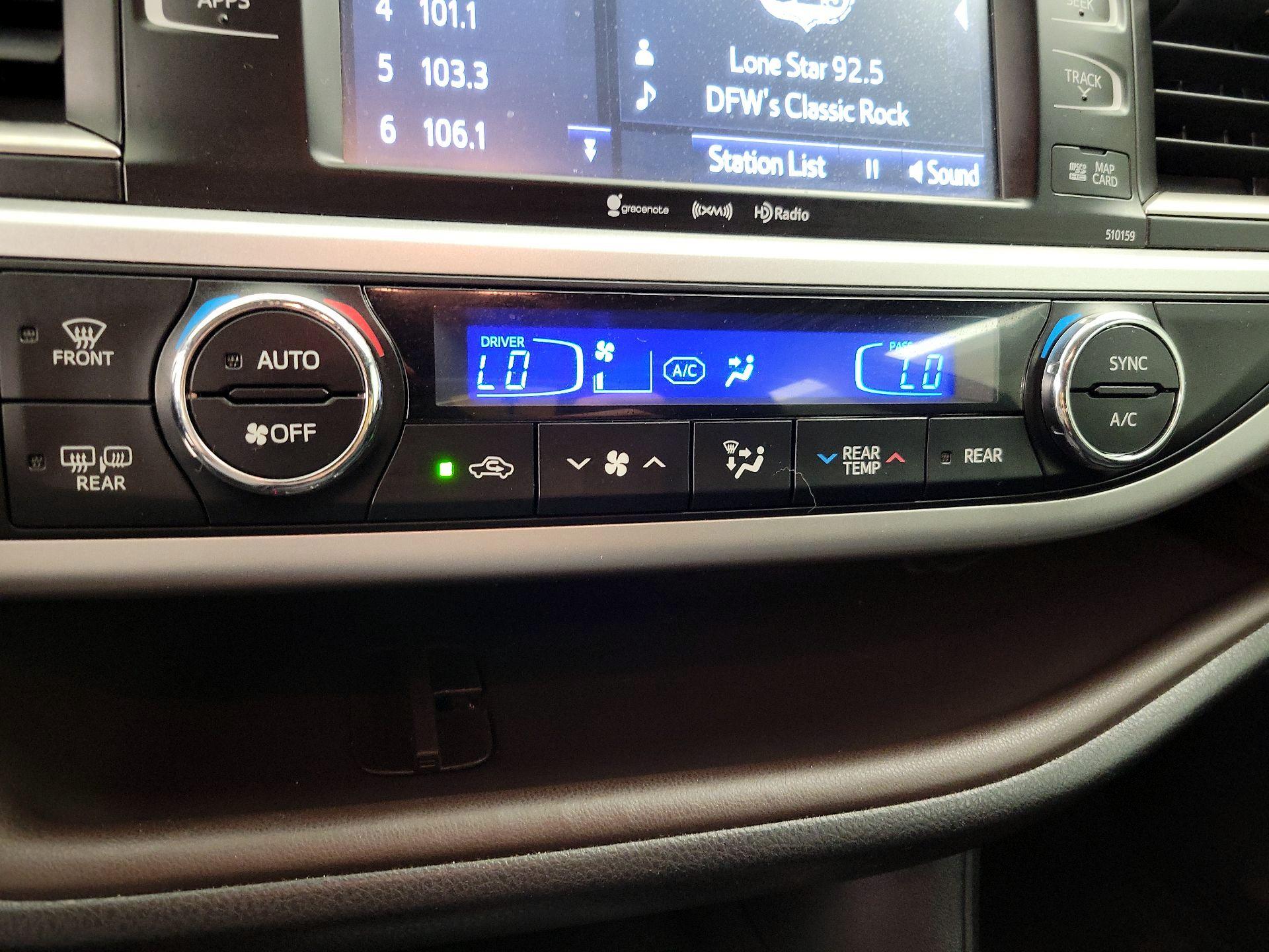 Thumbnail: 2016 Toyota Highlander - 16