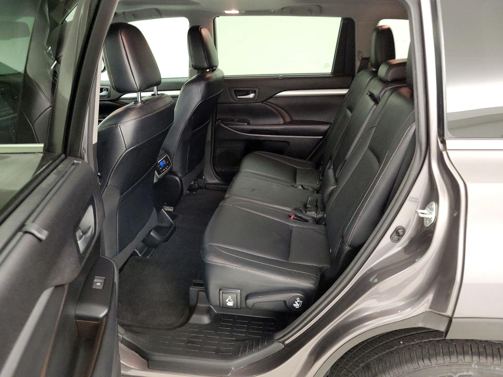 Thumbnail: 2016 Toyota Highlander - 20