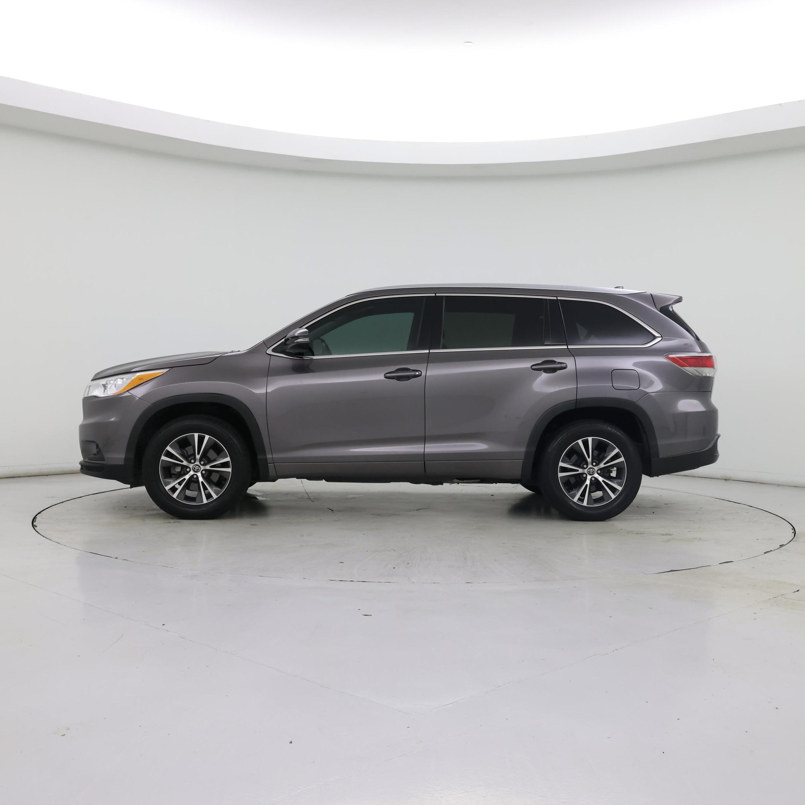 Thumbnail: 2016 Toyota Highlander - 3