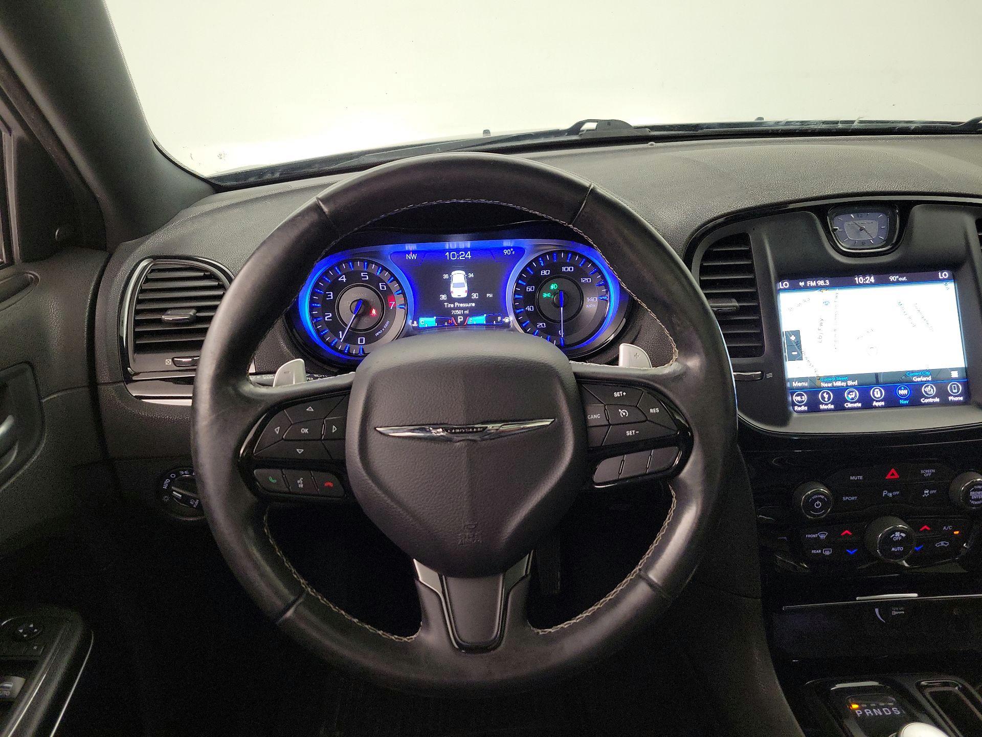 Thumbnail: 2018 Chrysler 300 - 10