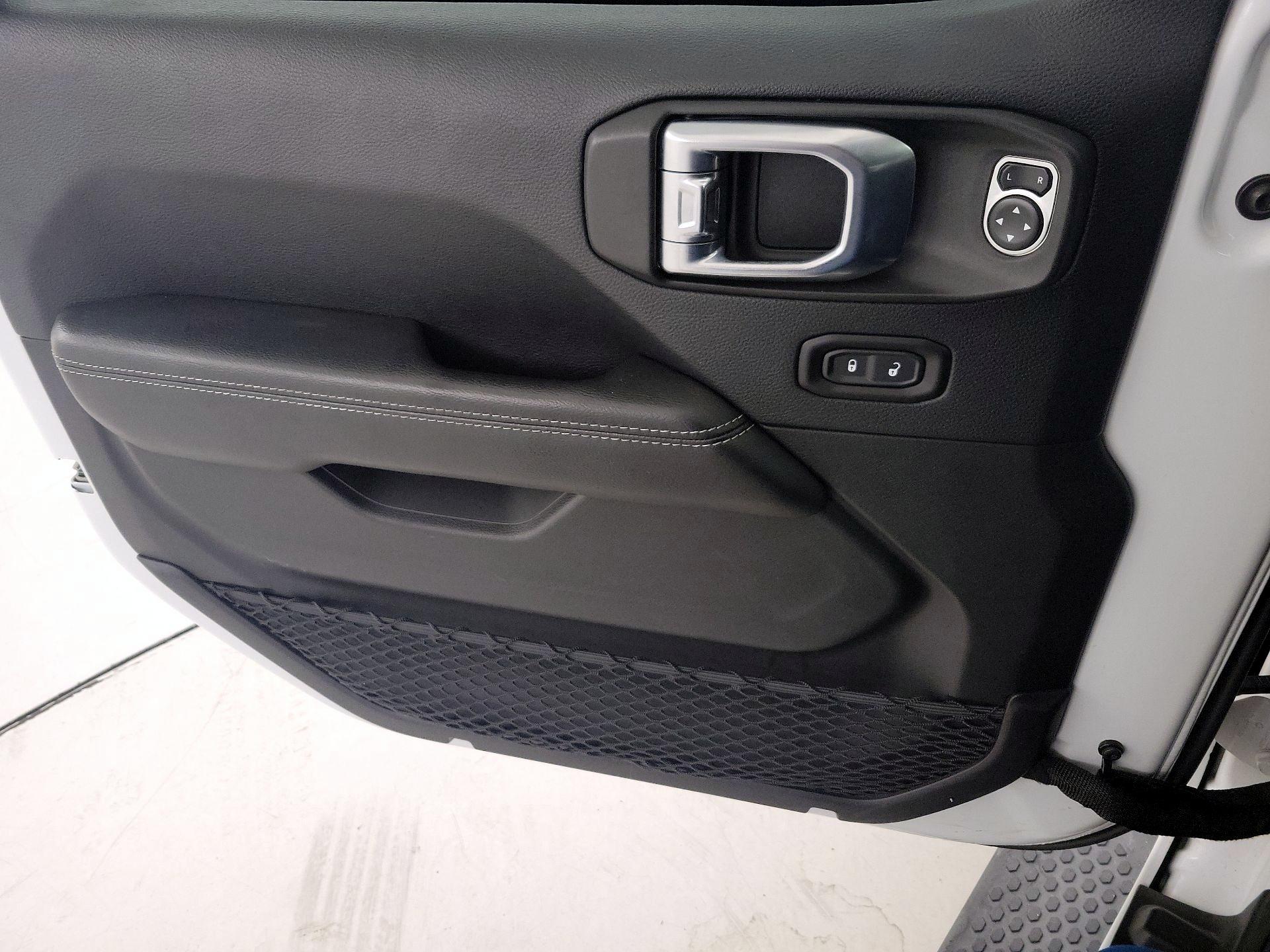 Thumbnail: 2018 Jeep Wrangler - 12