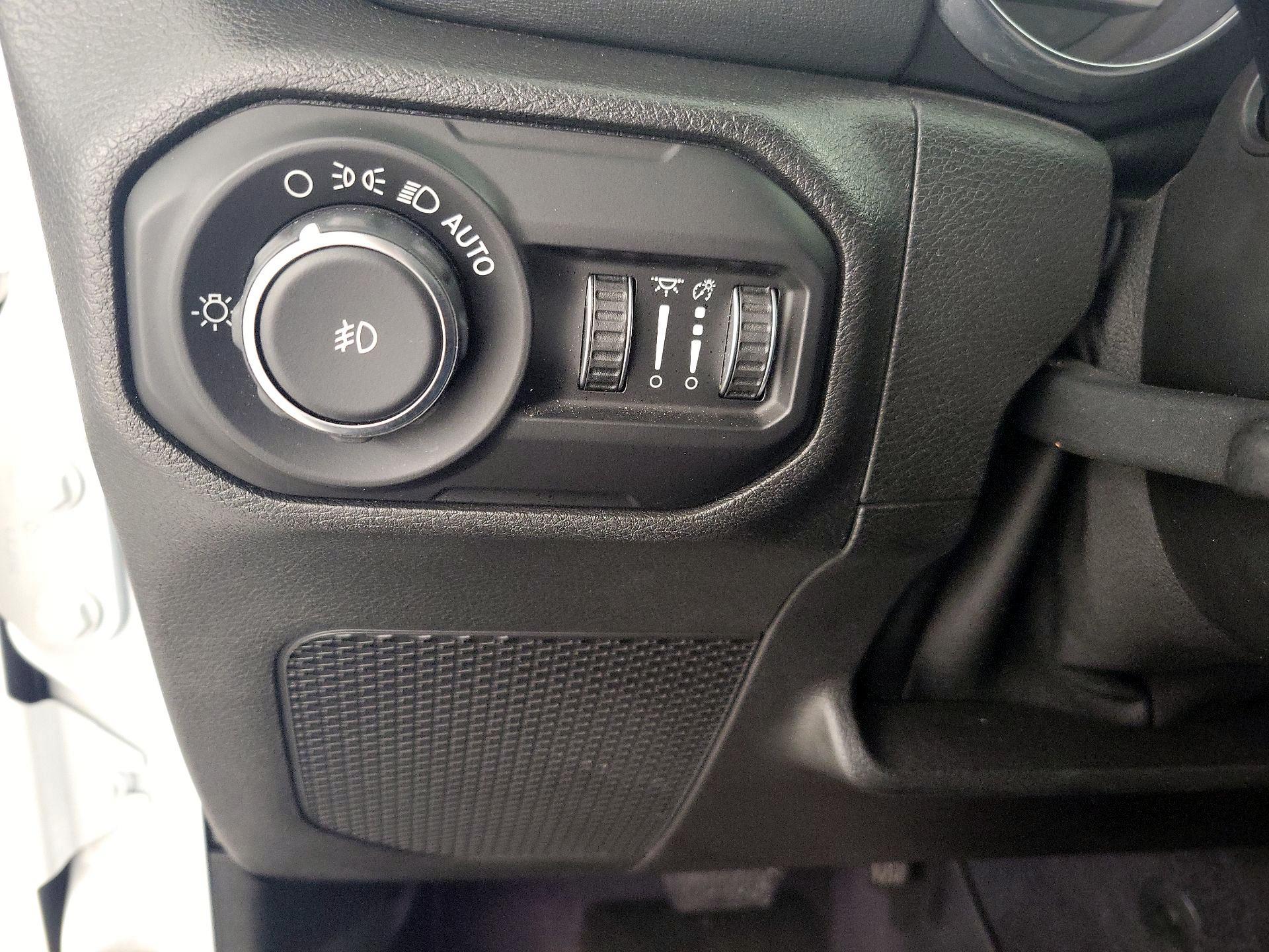 Thumbnail: 2018 Jeep Wrangler - 13