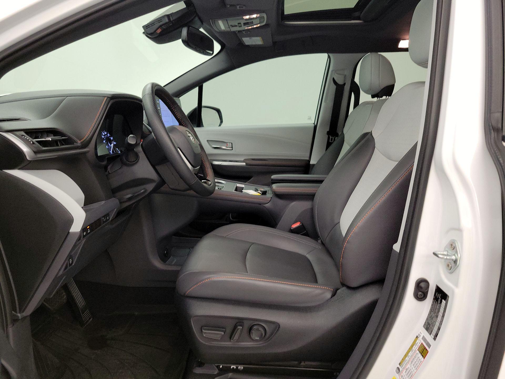 Thumbnail: 2022 Toyota Sienna - 11