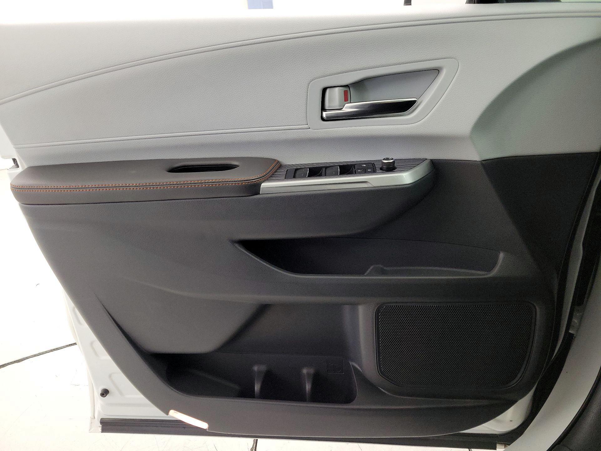 Thumbnail: 2022 Toyota Sienna - 12