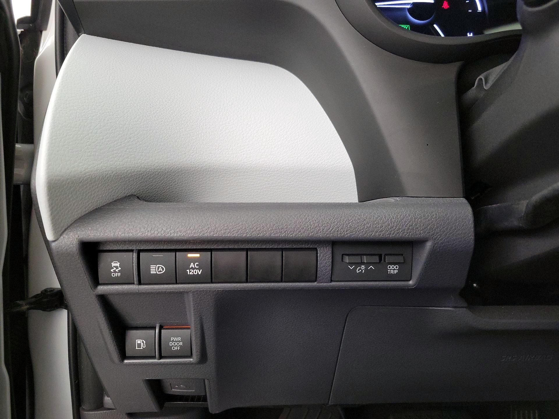 Thumbnail: 2022 Toyota Sienna - 13