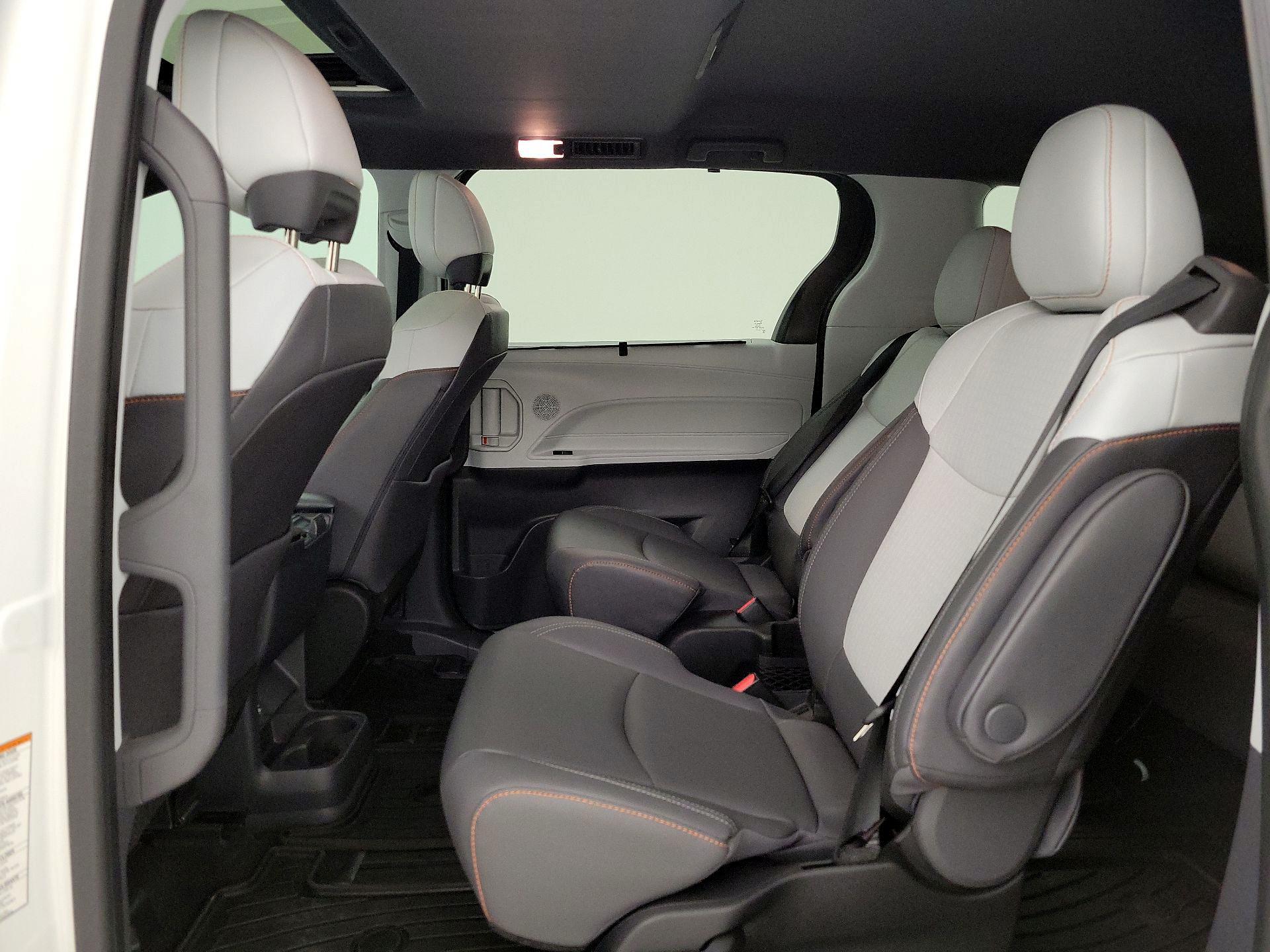 Thumbnail: 2022 Toyota Sienna - 19