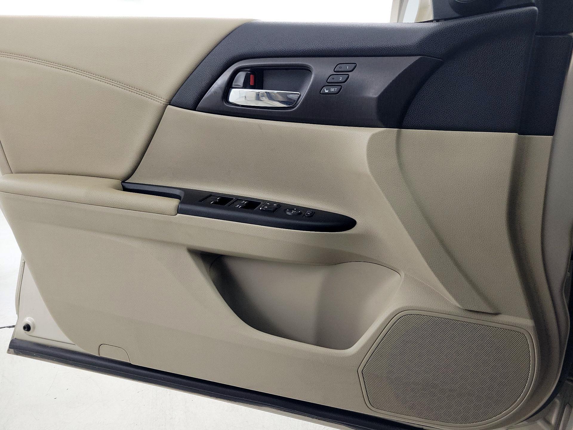 Thumbnail: 2015 Honda Accord - 12