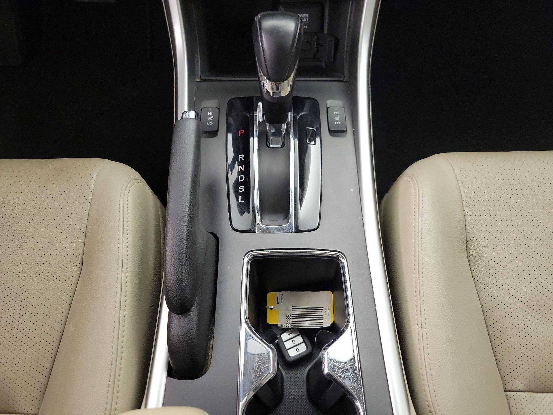 Thumbnail: 2015 Honda Accord - 17