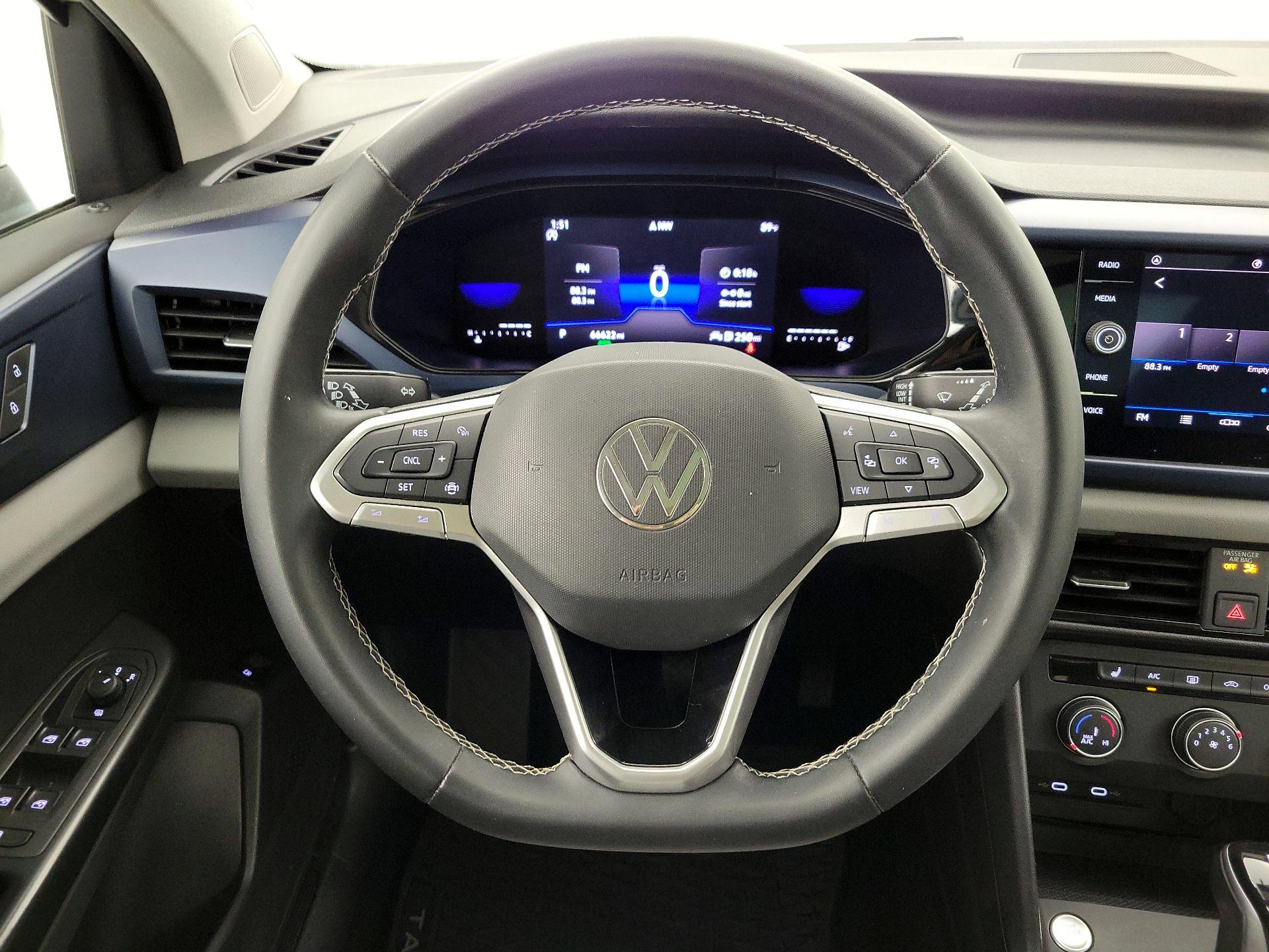 Thumbnail: 2022 Volkswagen Taos - 10