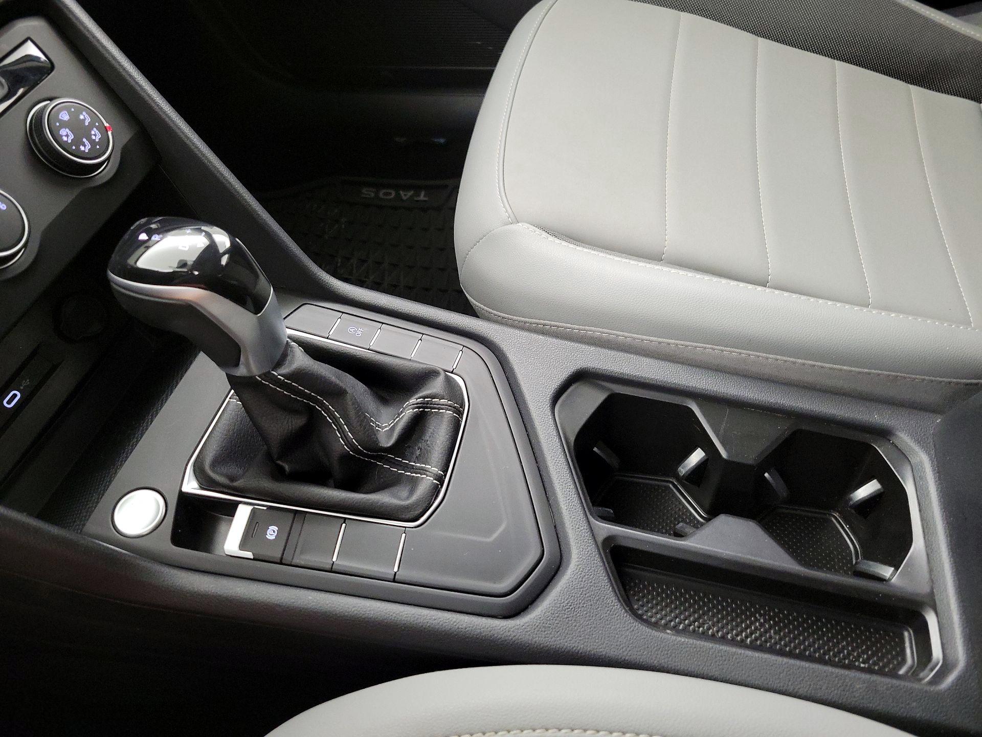 Thumbnail: 2022 Volkswagen Taos - 17