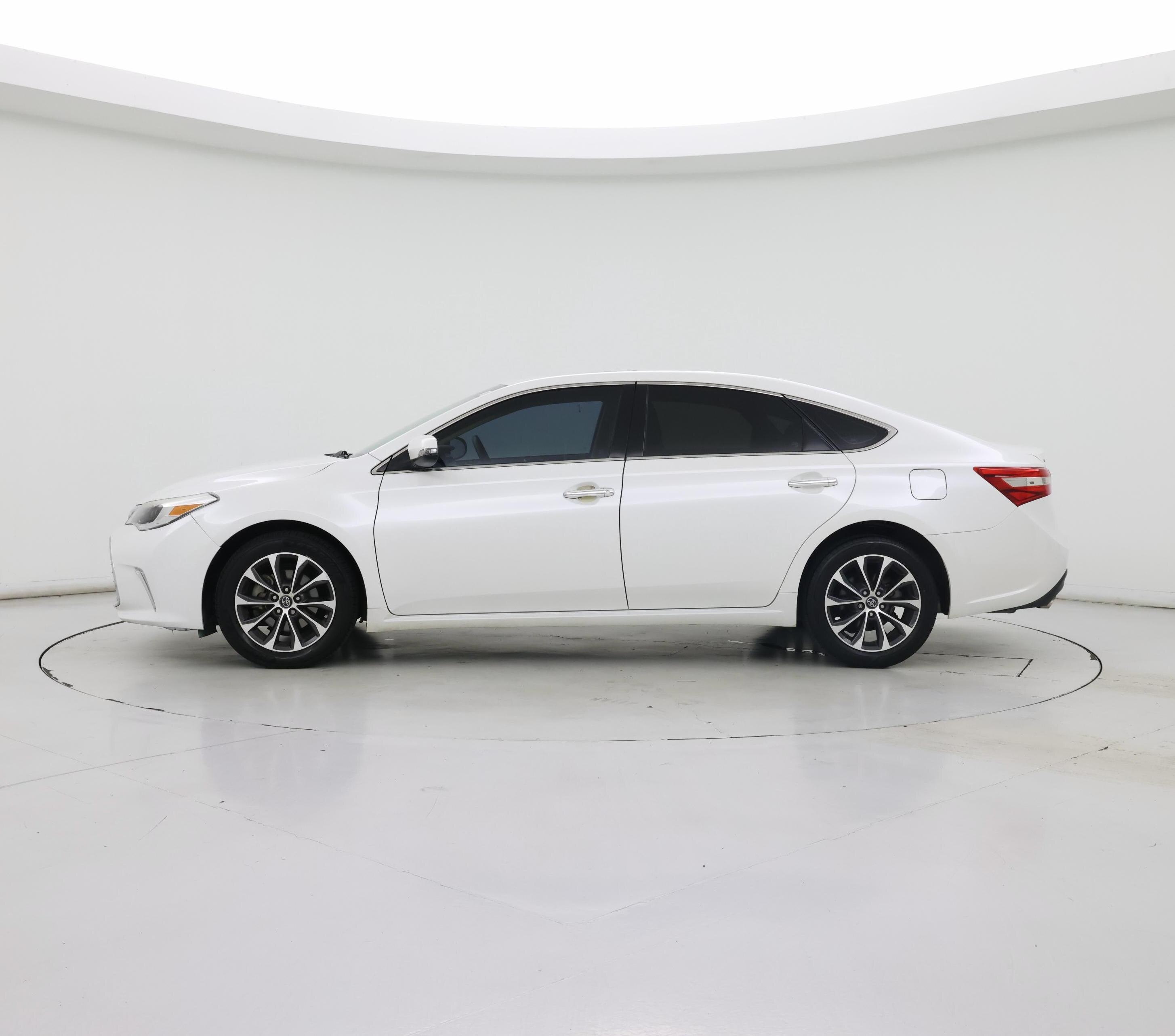 Thumbnail: 2018 Toyota Avalon - 3