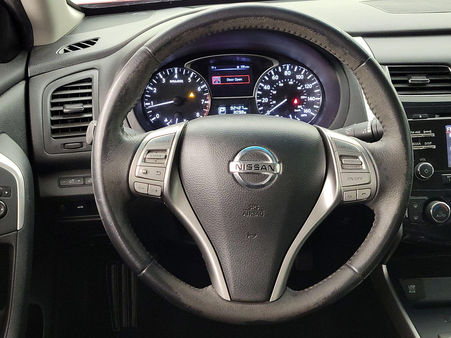 Thumbnail: 2015 Nissan Altima - 10