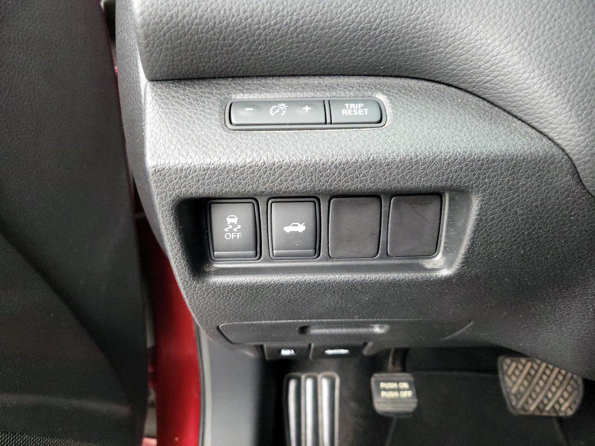 Thumbnail: 2015 Nissan Altima - 13