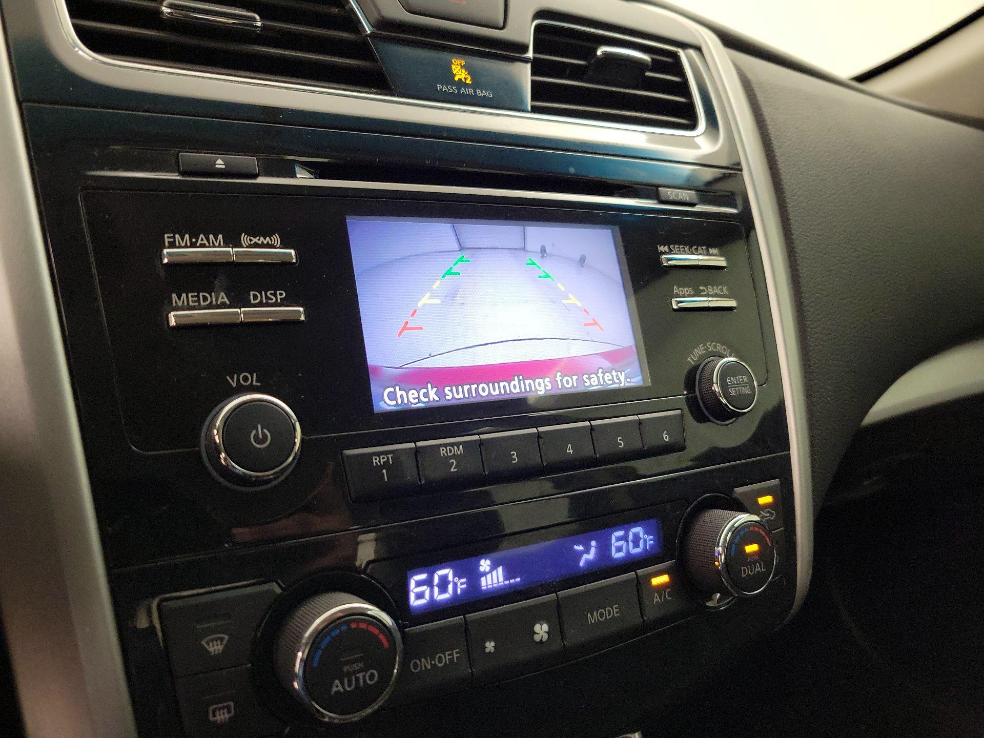 Thumbnail: 2015 Nissan Altima - 14