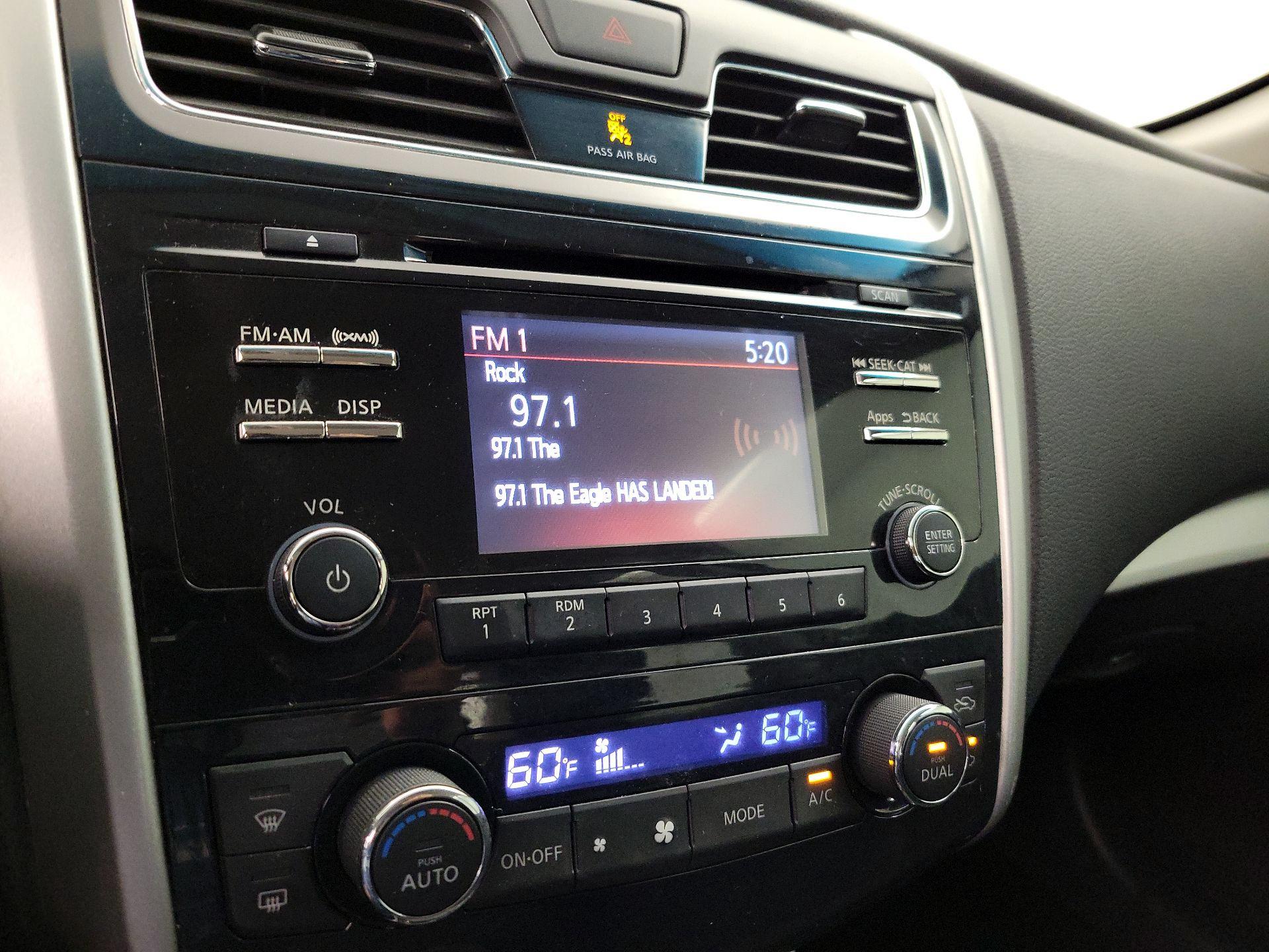Thumbnail: 2015 Nissan Altima - 15