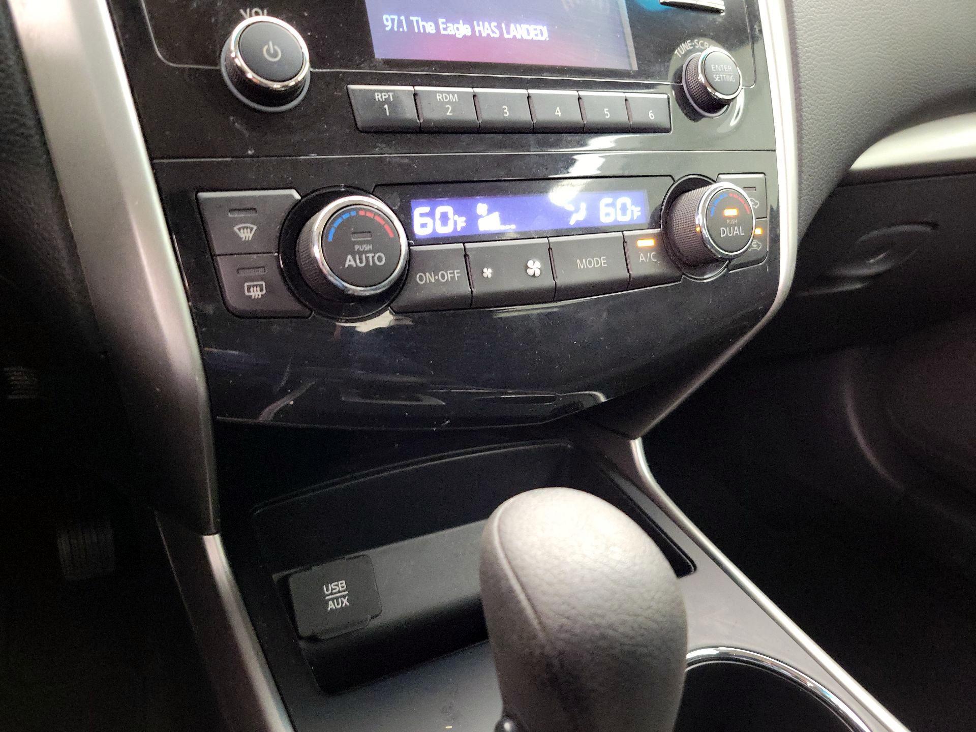 Thumbnail: 2015 Nissan Altima - 16