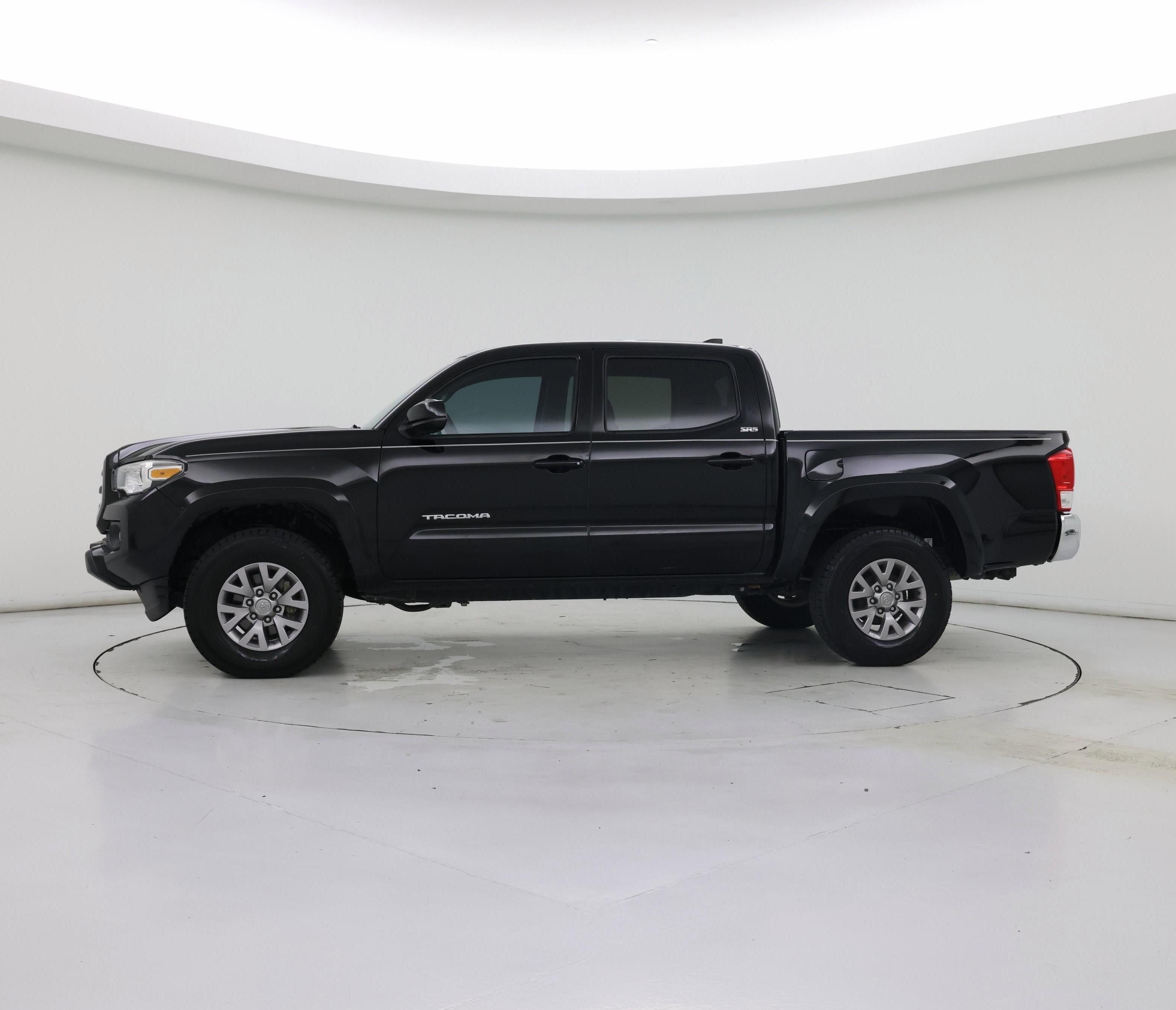 Thumbnail: 2017 Toyota Tacoma - 3