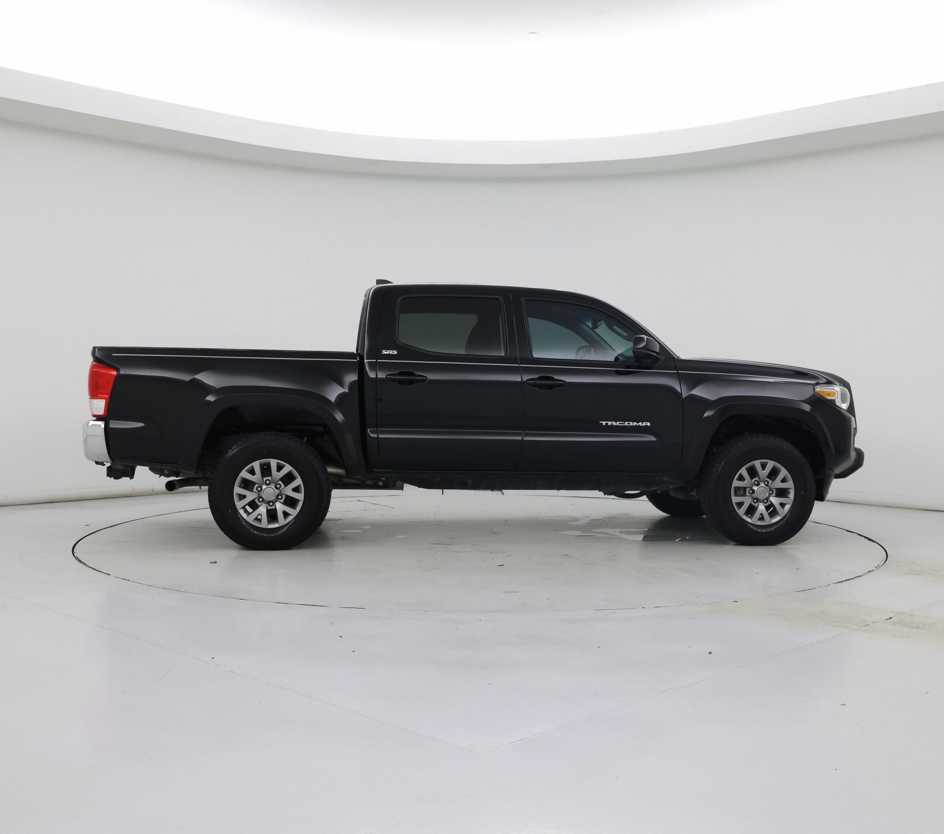 Thumbnail: 2017 Toyota Tacoma - 7