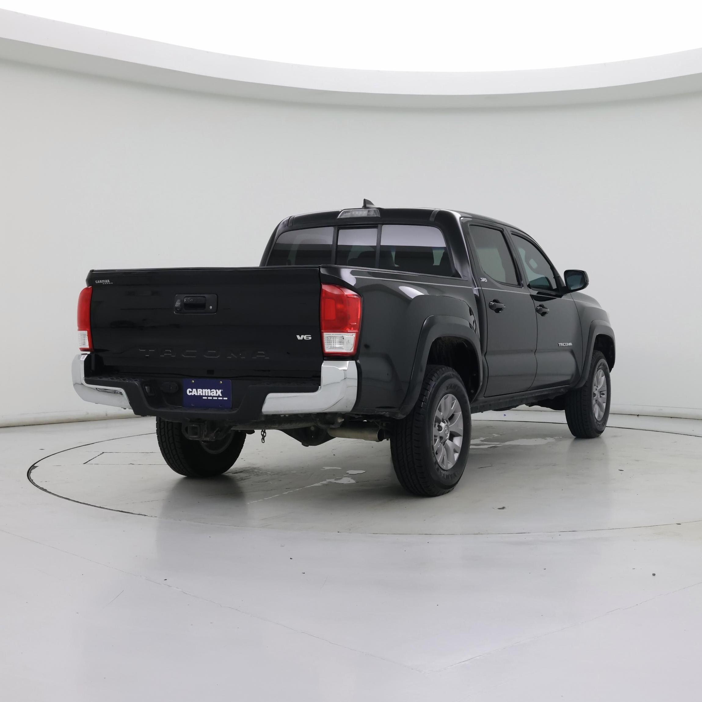 Thumbnail: 2017 Toyota Tacoma - 8