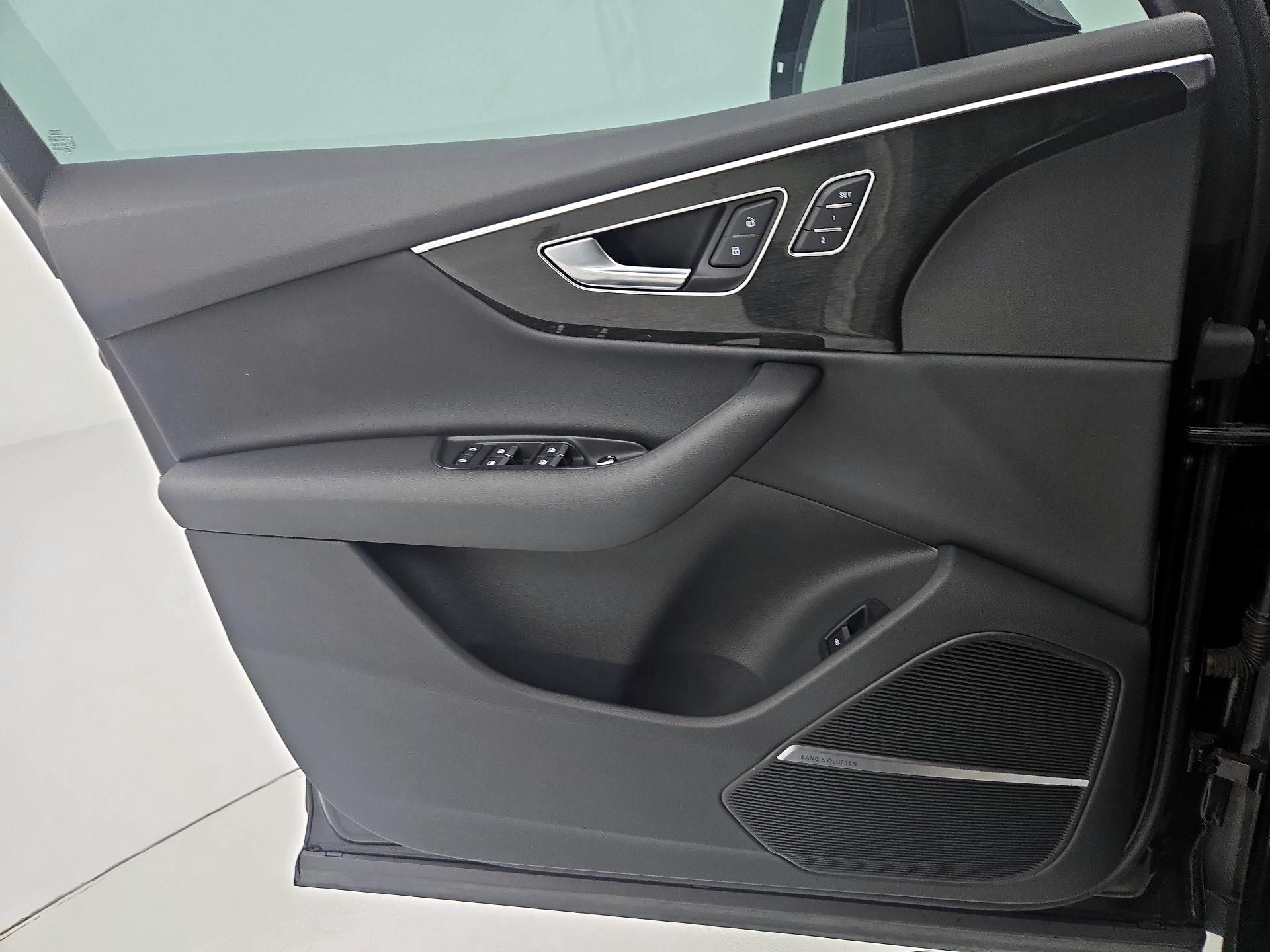 Thumbnail: 2022 Audi Q7 - 12