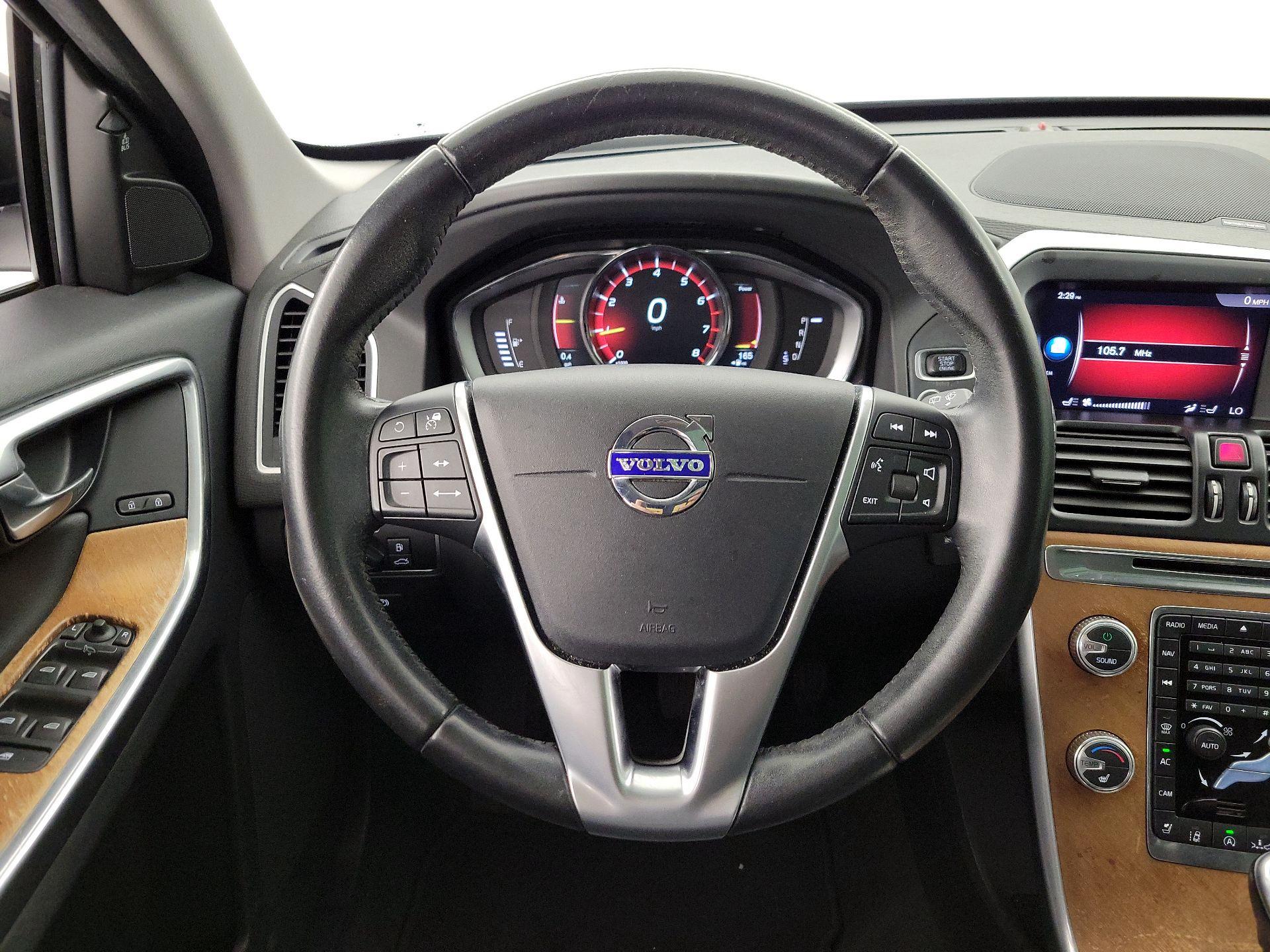 Thumbnail: 2017 Volvo XC60 - 10