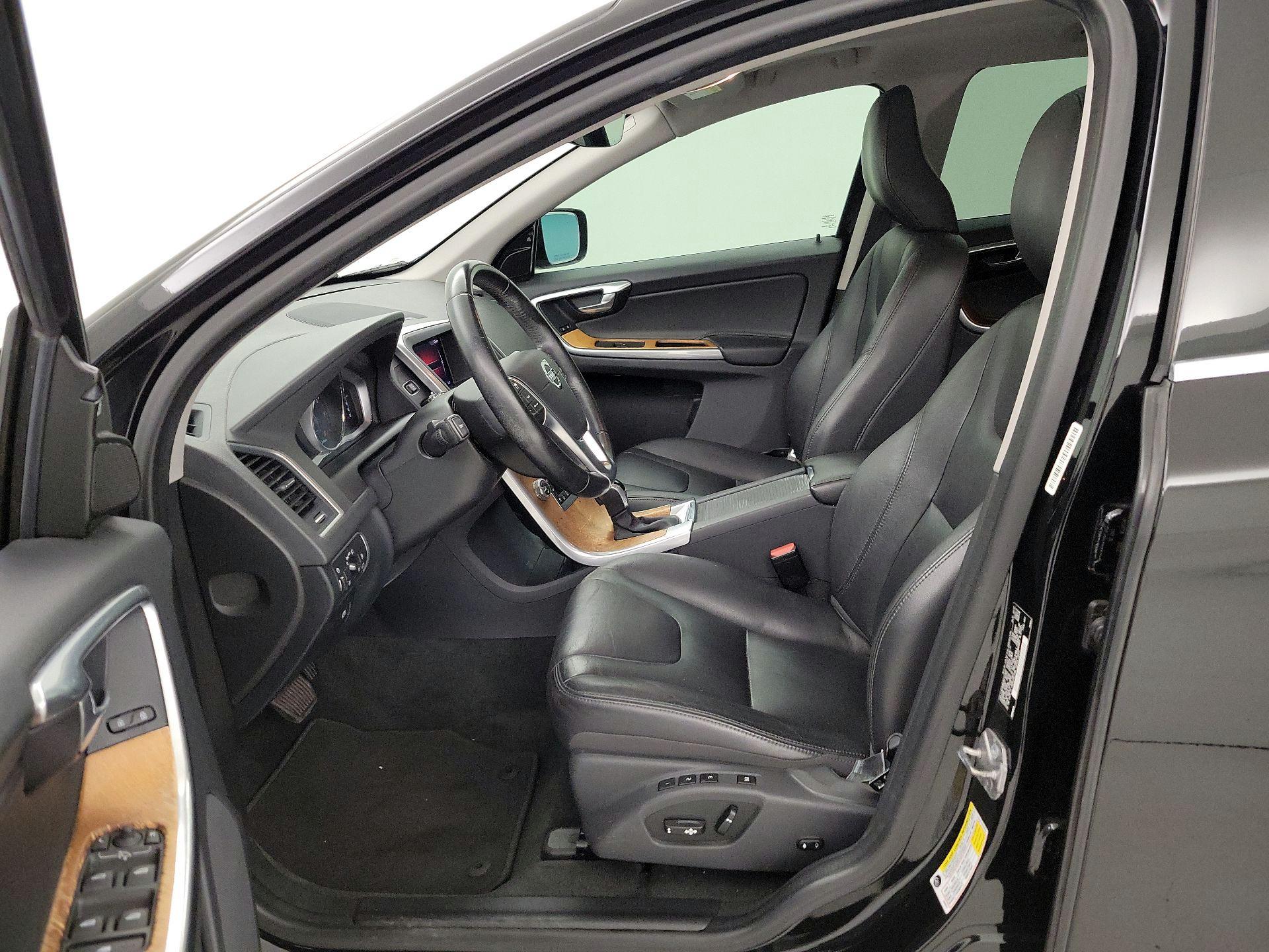 Thumbnail: 2017 Volvo XC60 - 11