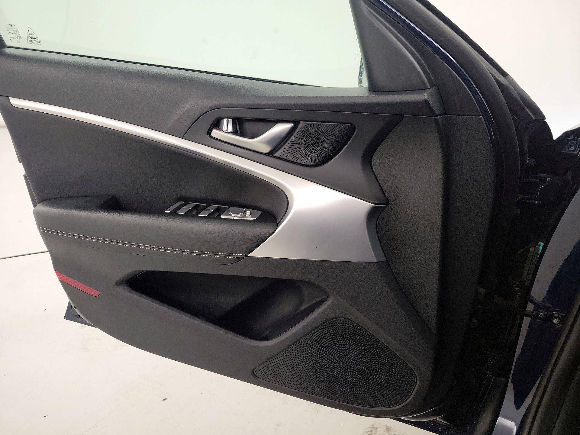 Thumbnail: 2020 Genesis G70 - 12