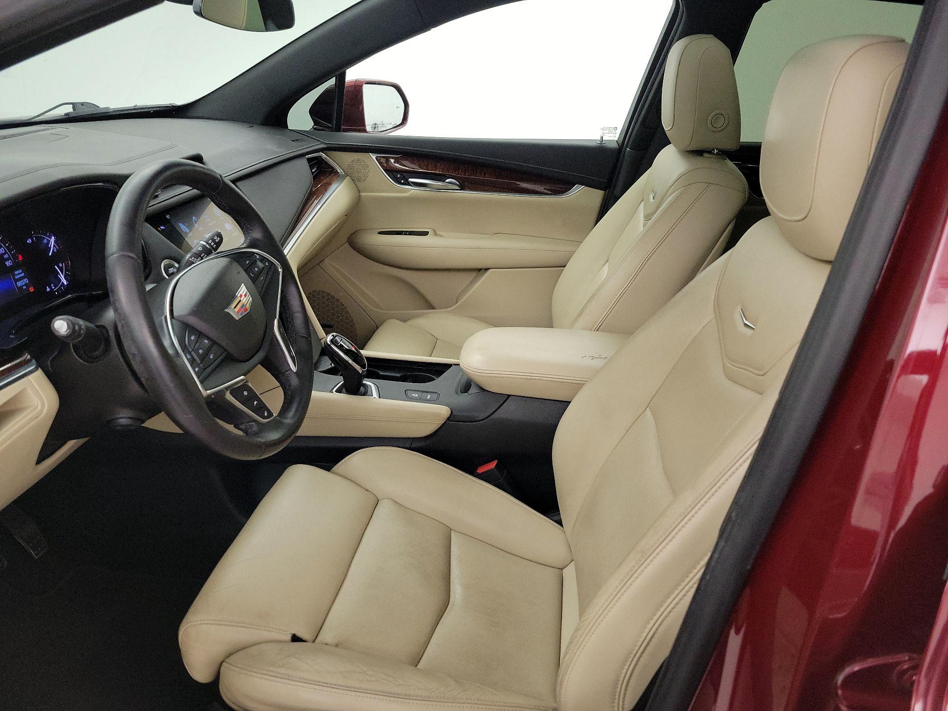 Thumbnail: 2017 Cadillac XT5 - 11