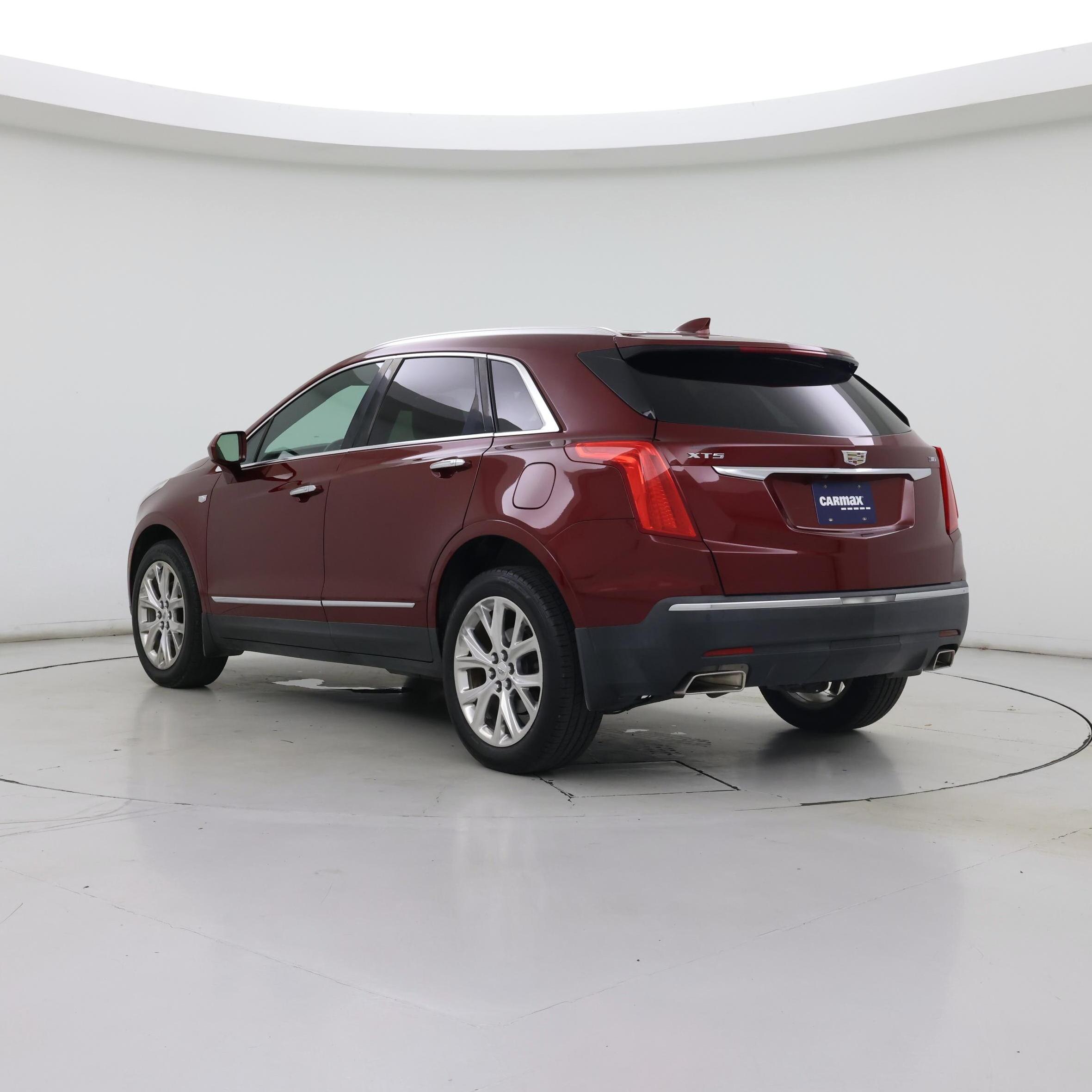 Thumbnail: 2017 Cadillac XT5 - 2