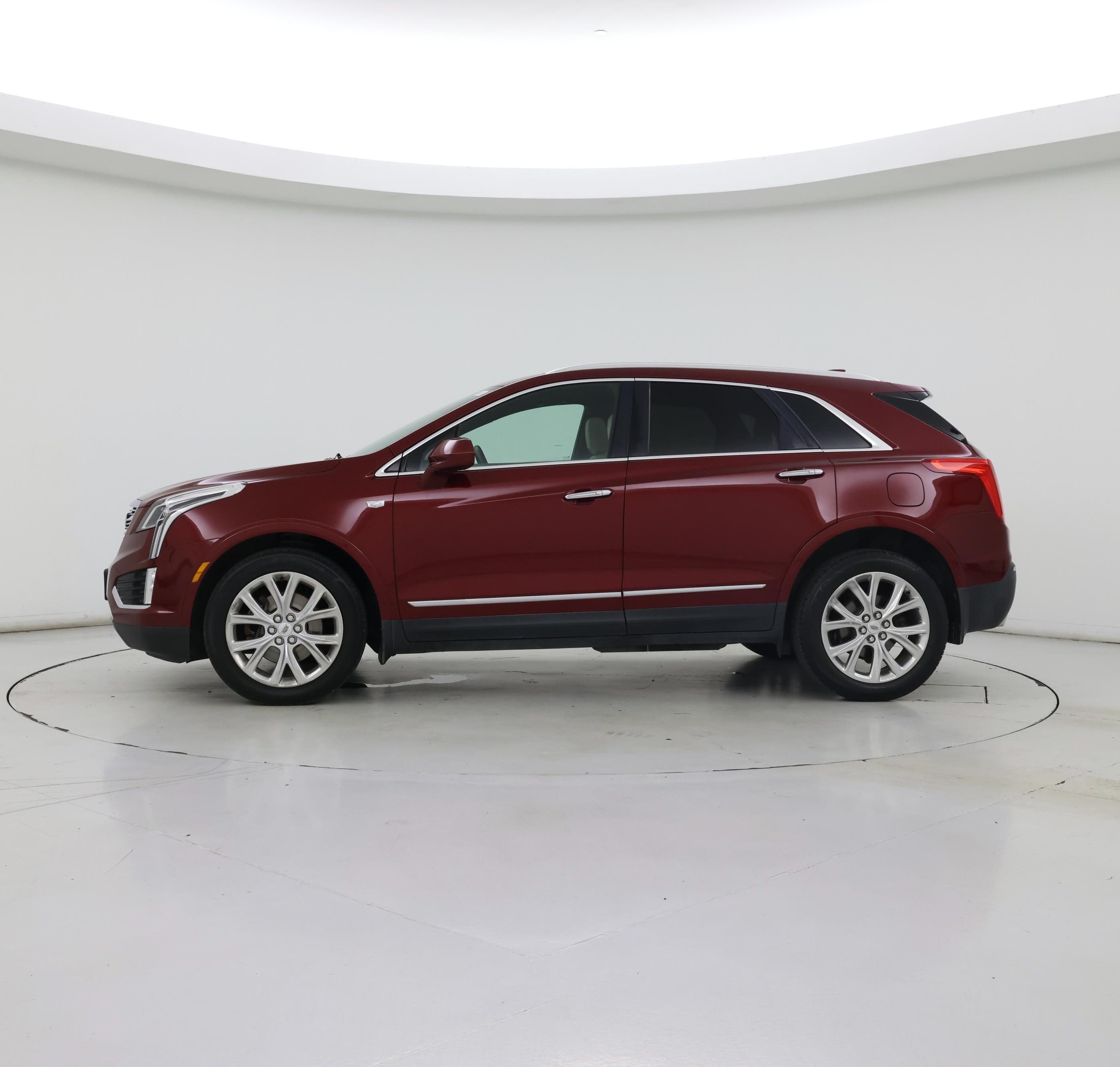 Thumbnail: 2017 Cadillac XT5 - 3