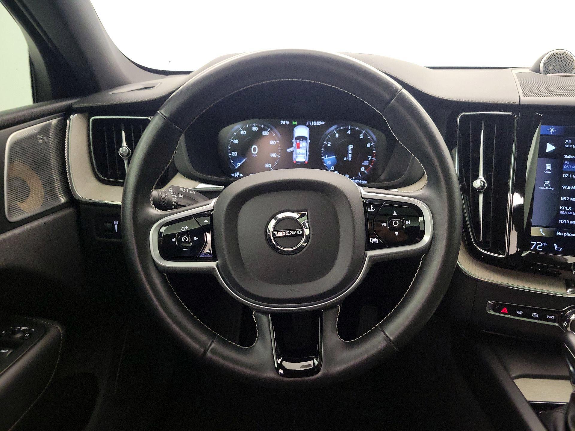 Thumbnail: 2020 Volvo XC60 - 10