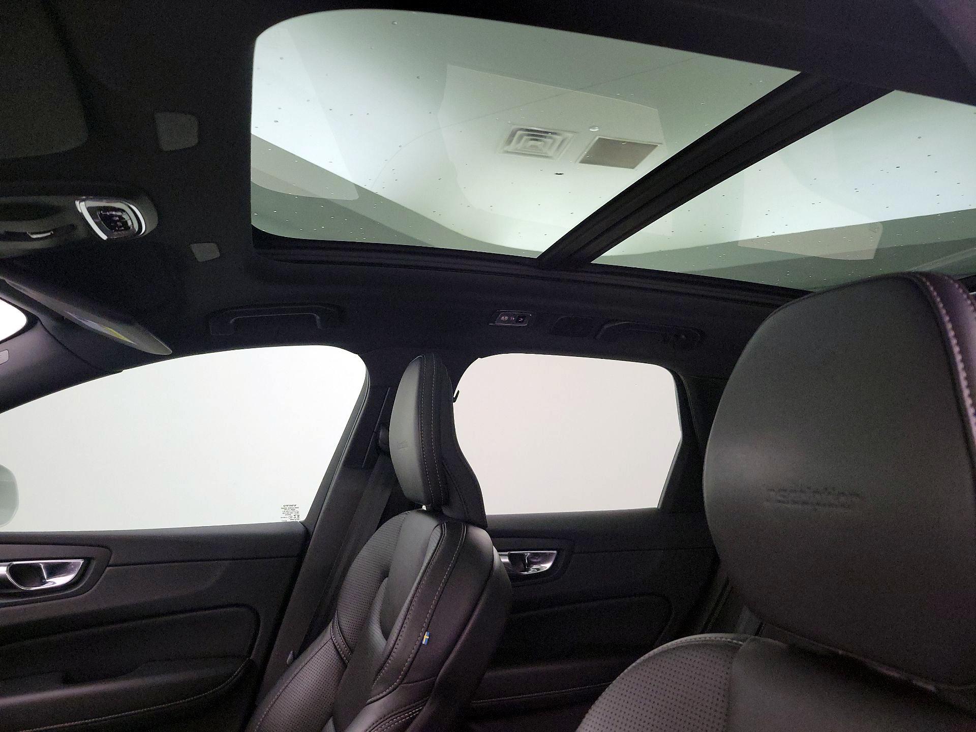 Thumbnail: 2020 Volvo XC60 - 18