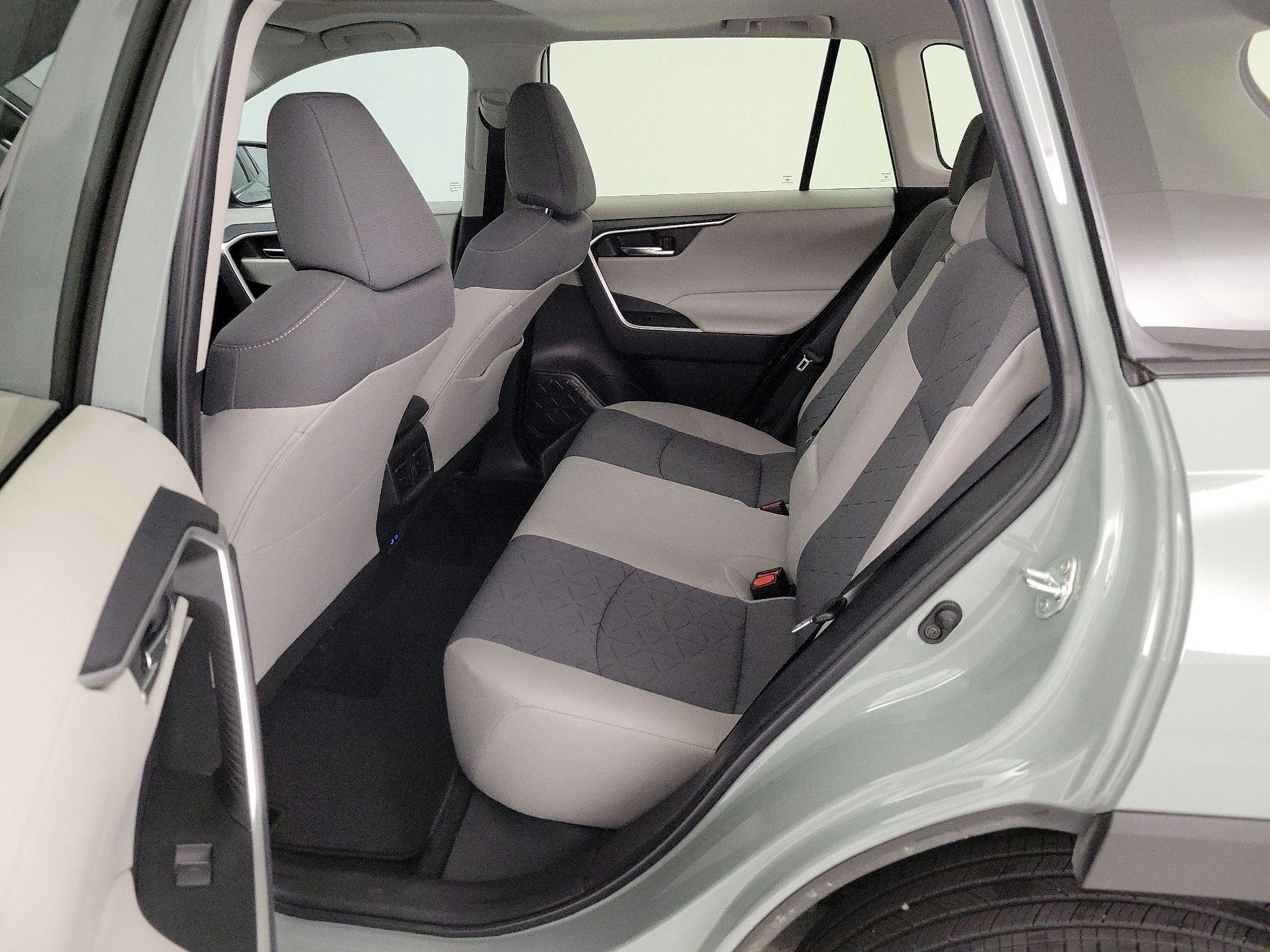 Thumbnail: 2022 Toyota RAV4 - 20