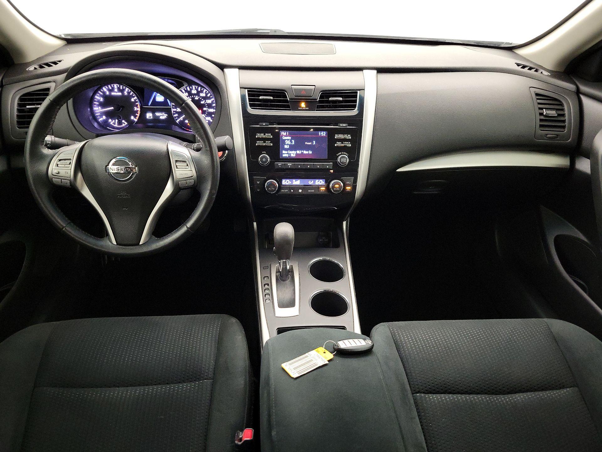 Thumbnail: 2015 Nissan Altima - 9
