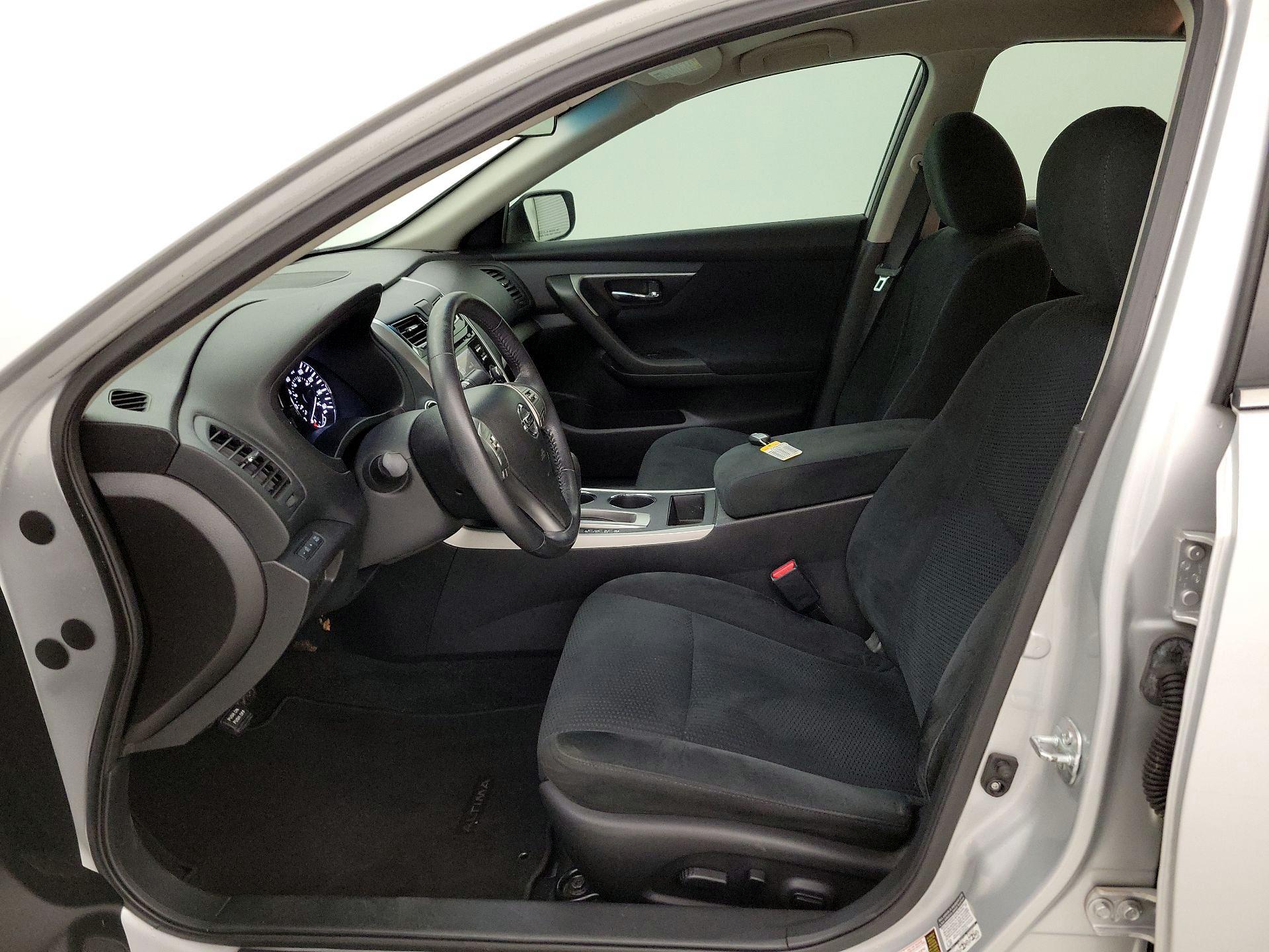 Thumbnail: 2015 Nissan Altima - 11