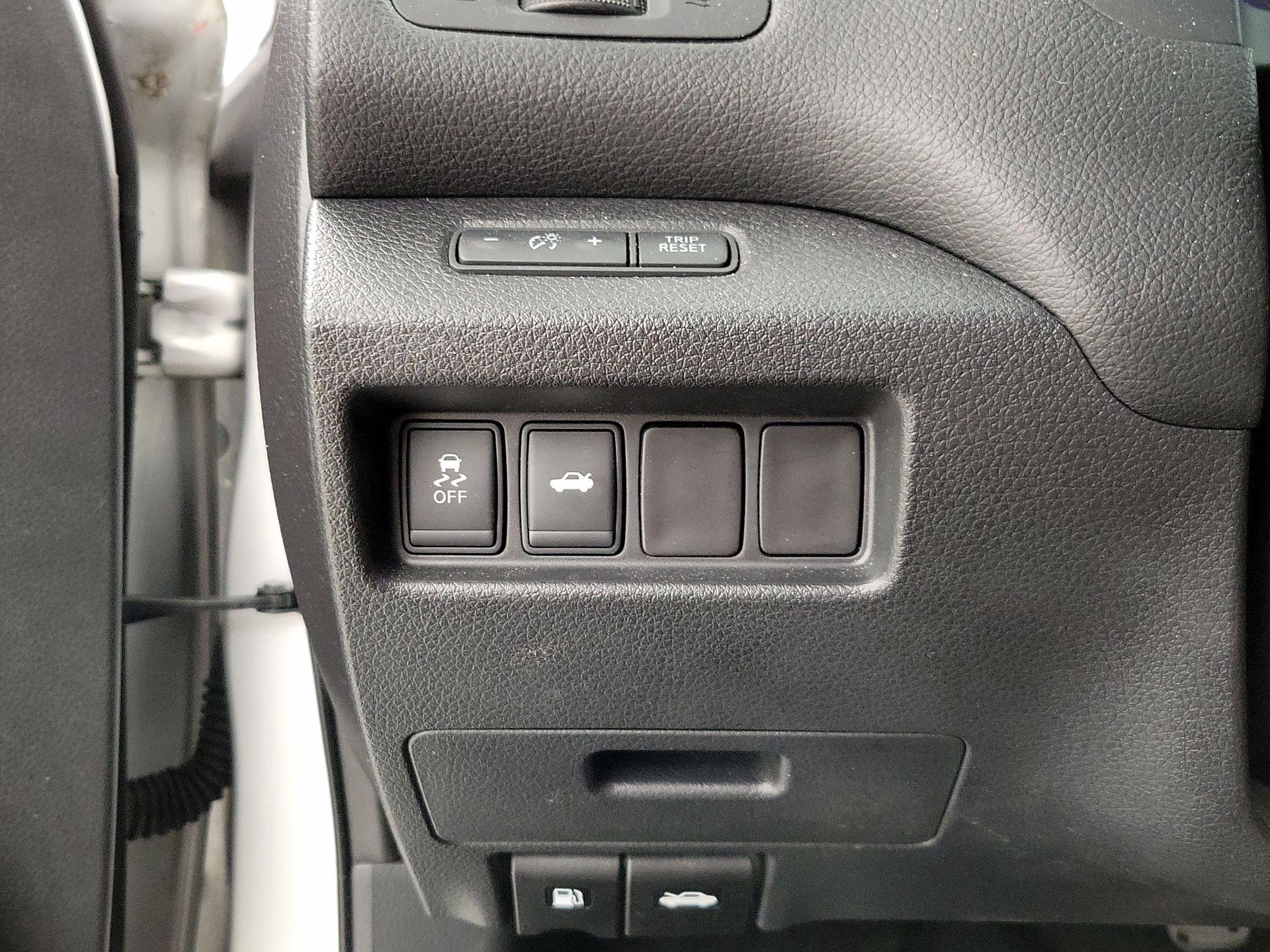 Thumbnail: 2015 Nissan Altima - 13