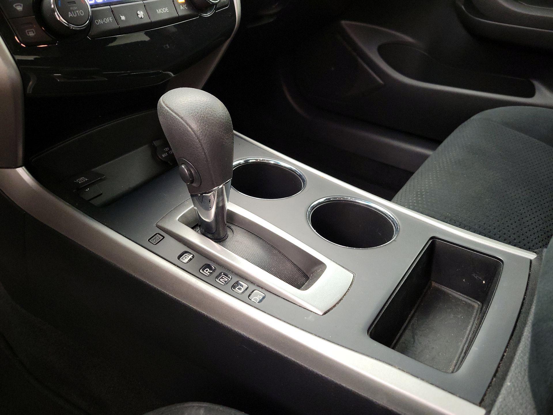 Thumbnail: 2015 Nissan Altima - 17