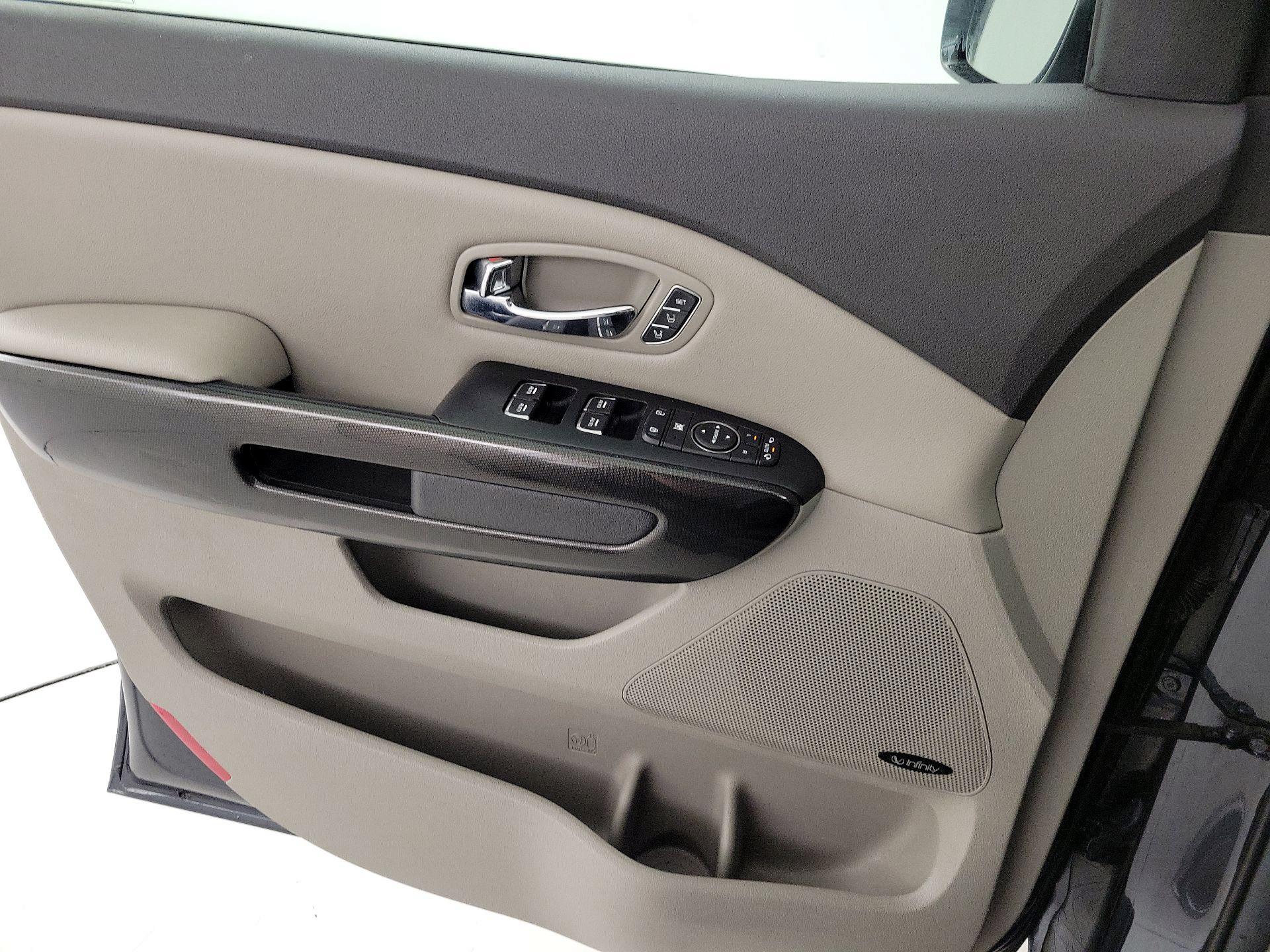 Thumbnail: 2016 Kia Sedona - 12