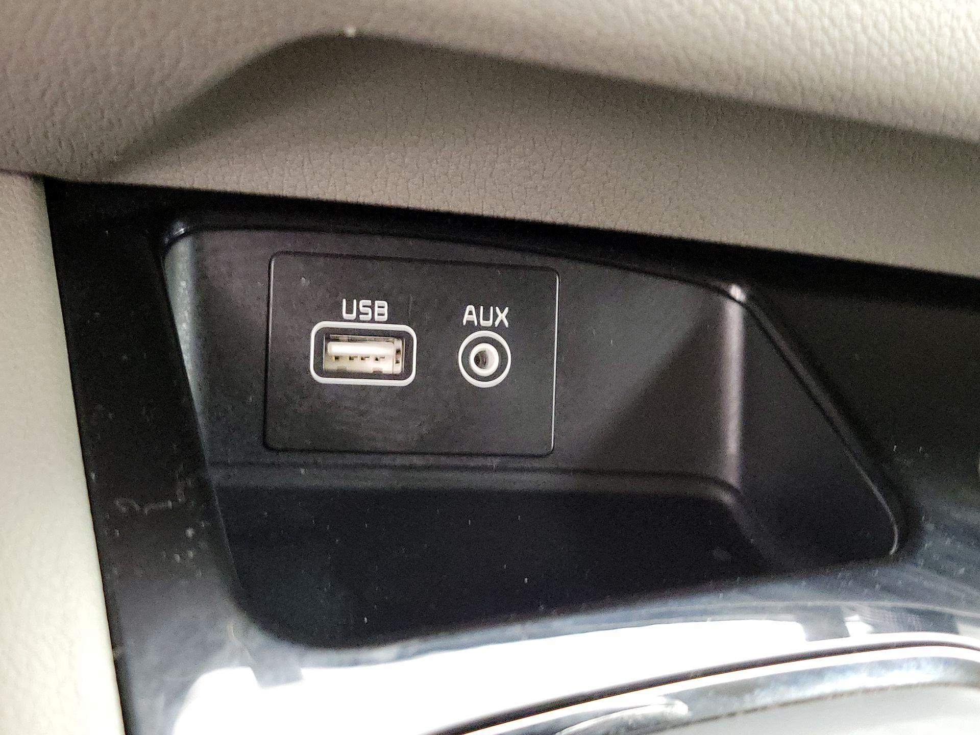 Thumbnail: 2016 Kia Sedona - 19